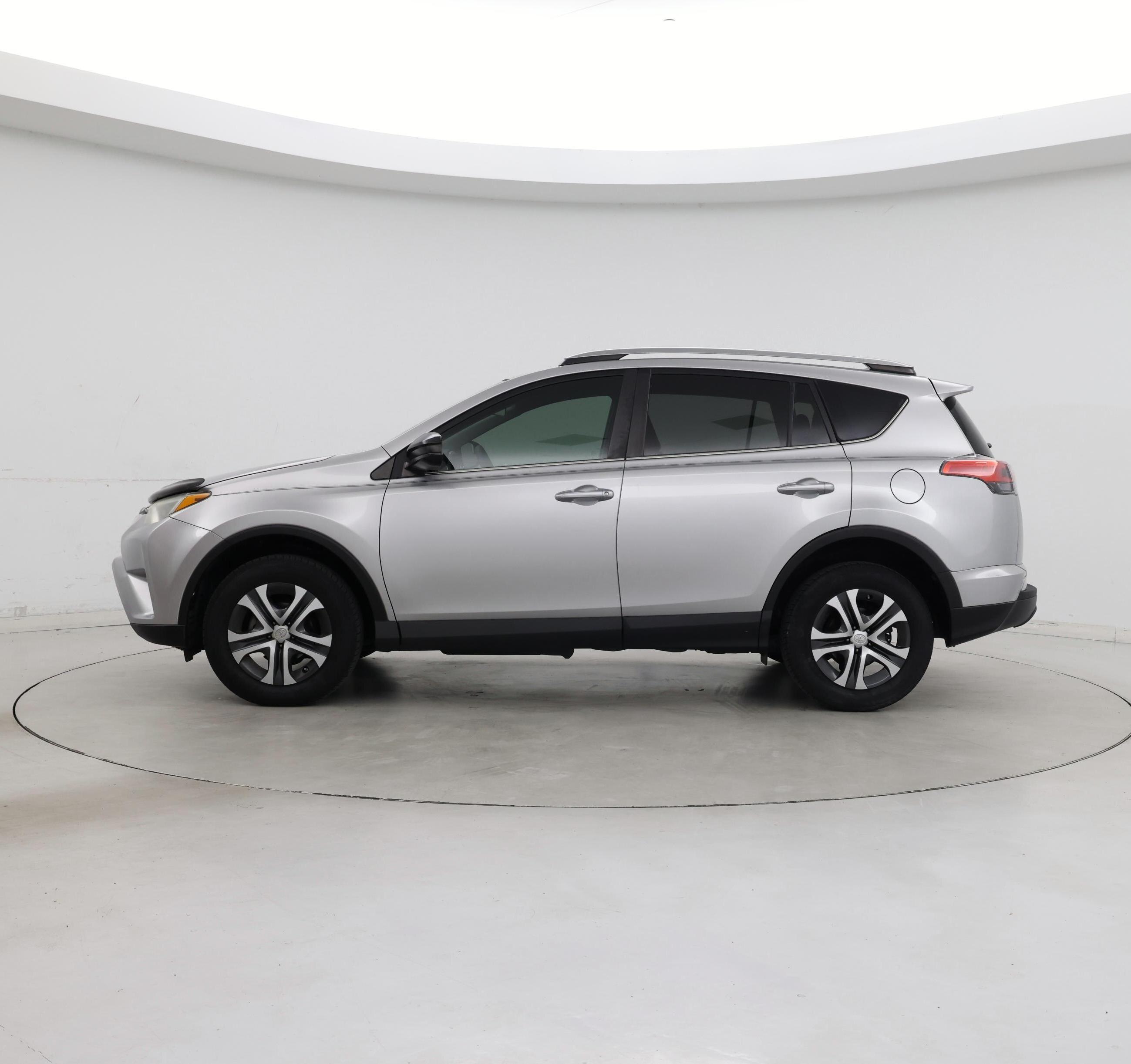 Thumbnail: 2017 Toyota RAV4 - 3