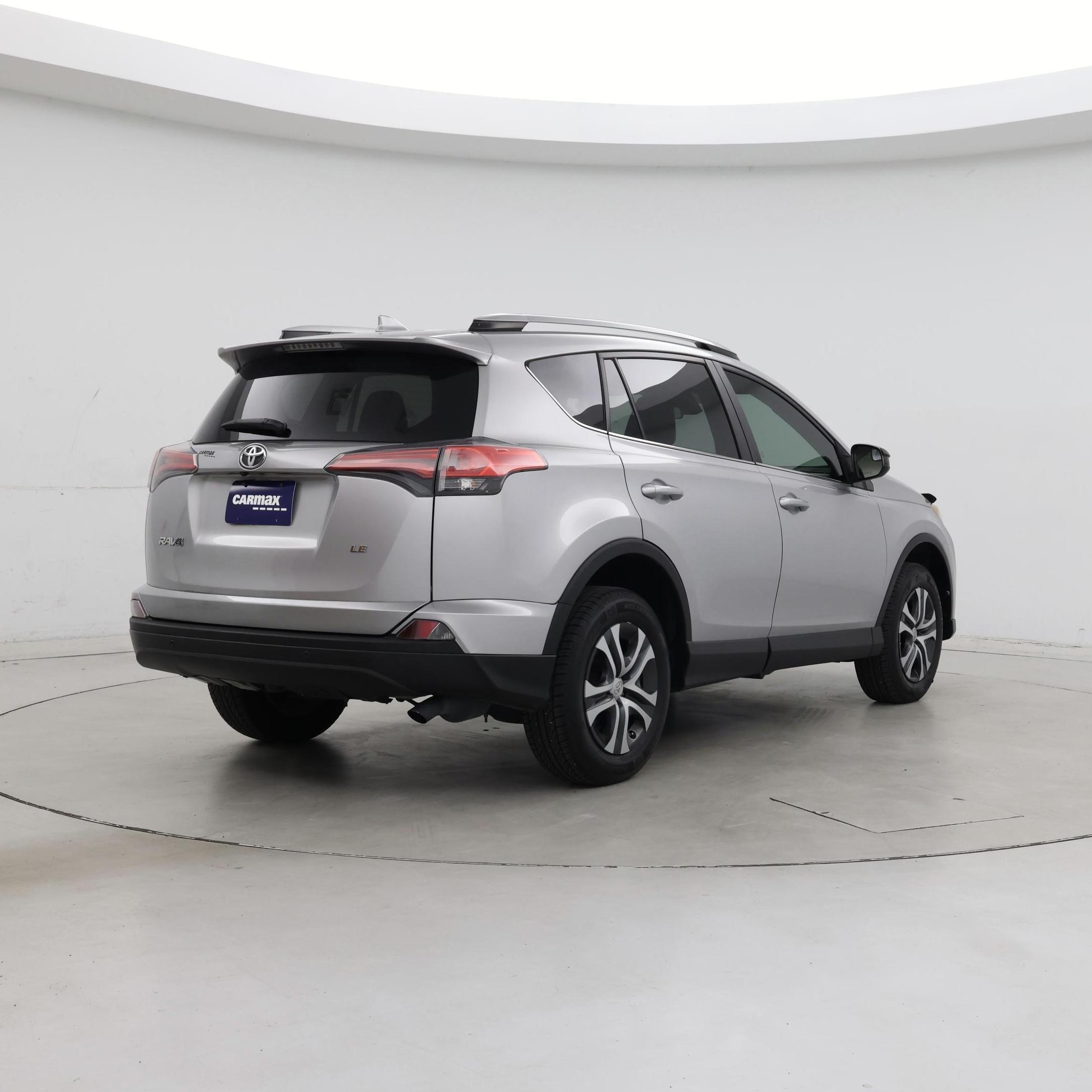 Thumbnail: 2017 Toyota RAV4 - 8