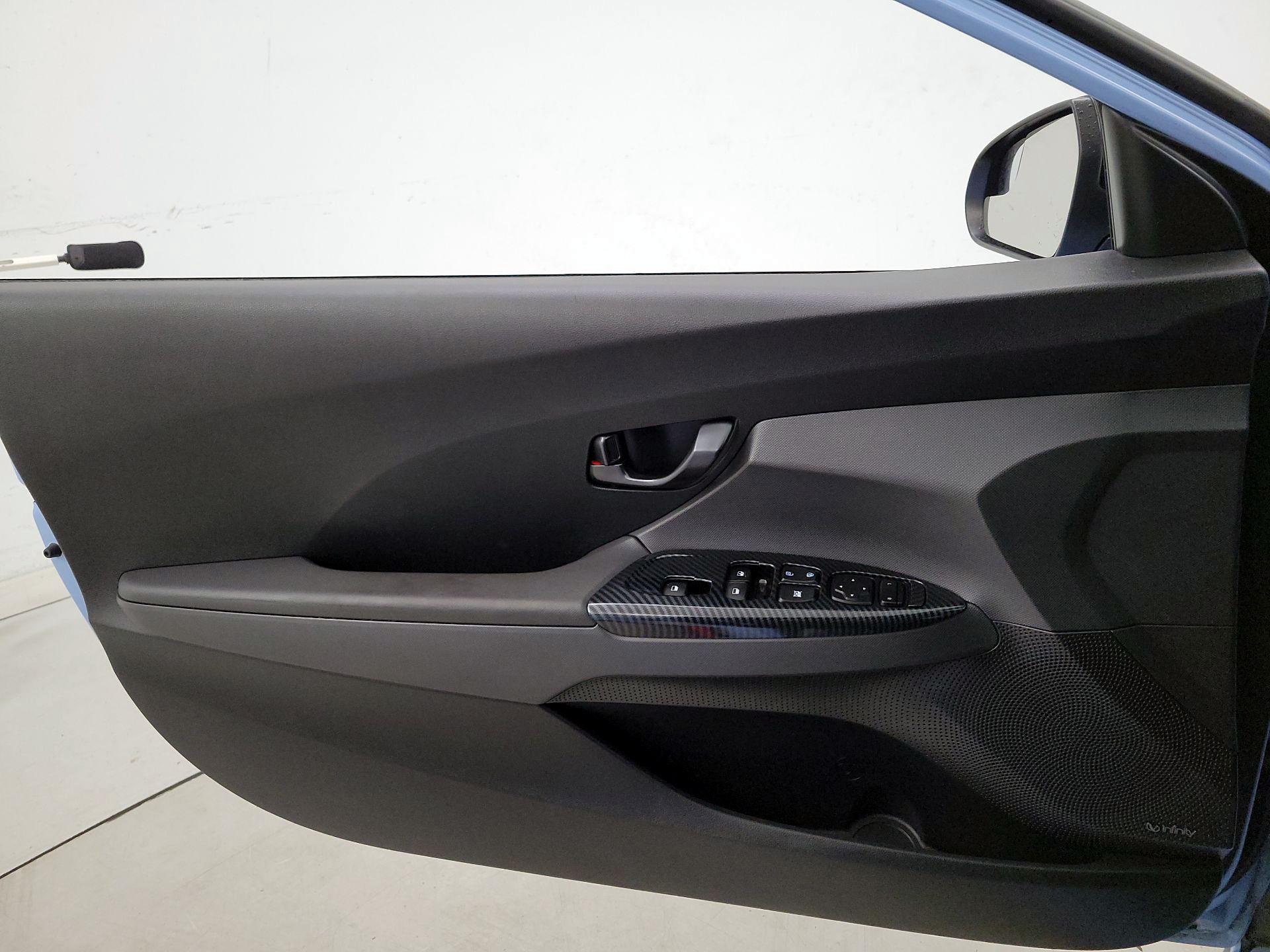 Thumbnail: 2020 Hyundai Veloster - 12