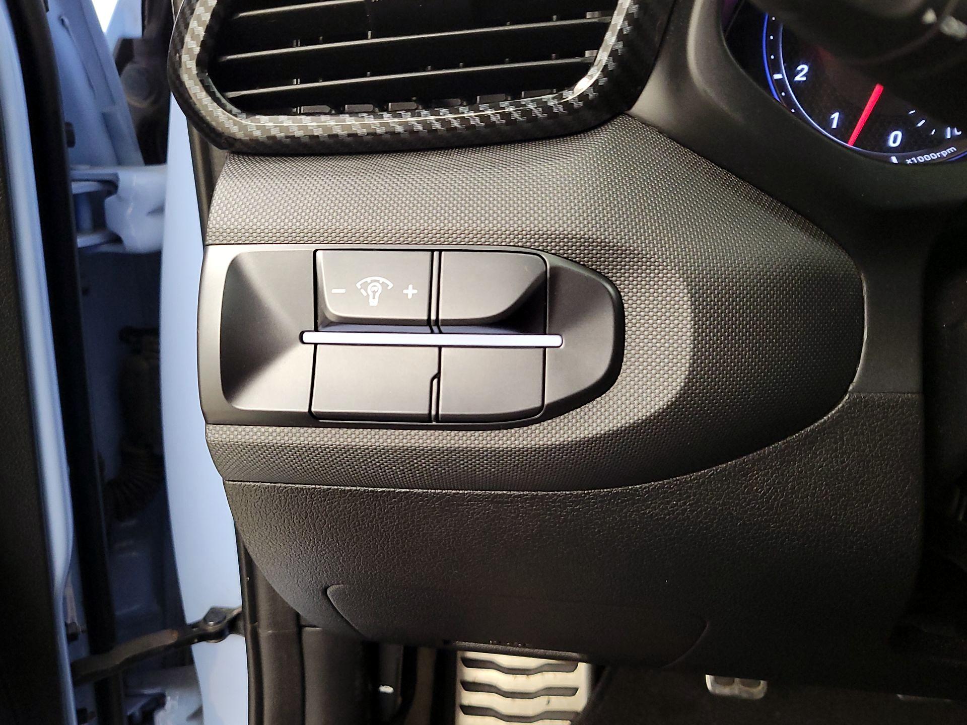 Thumbnail: 2020 Hyundai Veloster - 13