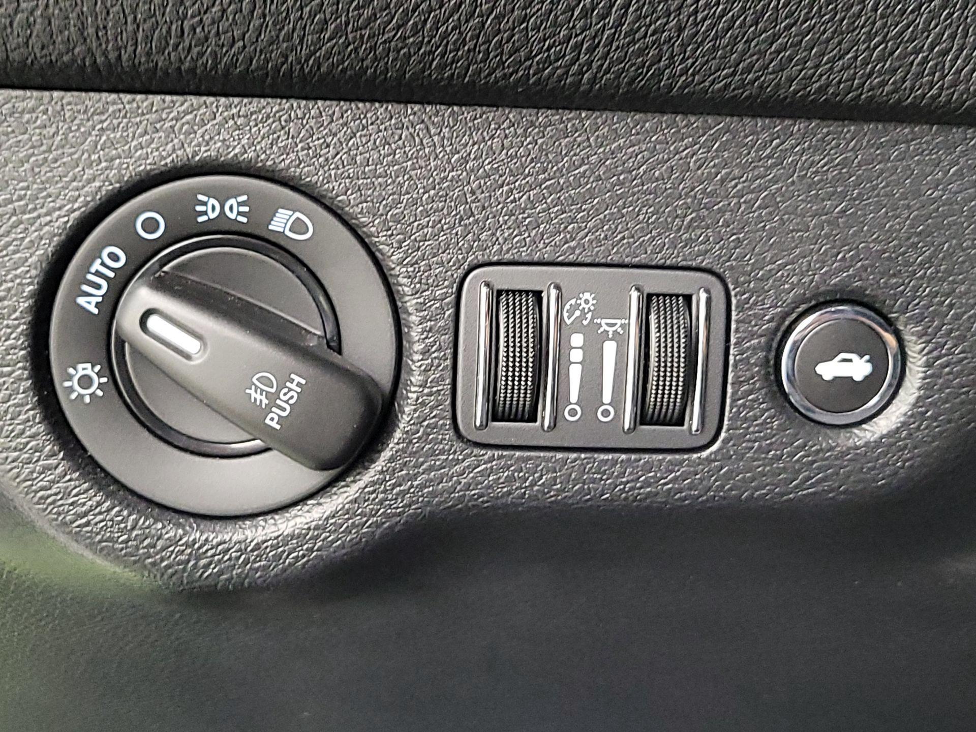 Thumbnail: 2019 Dodge Challenger - 13