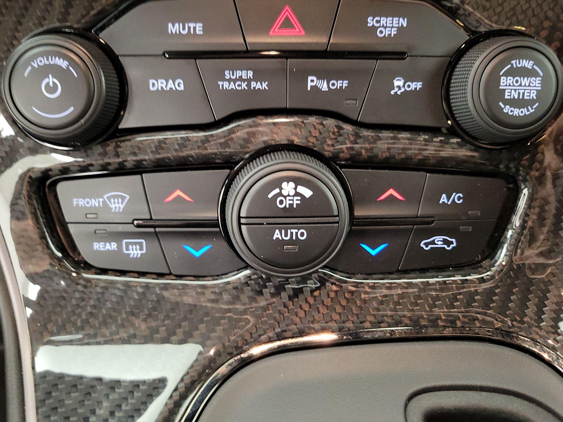 Thumbnail: 2019 Dodge Challenger - 16