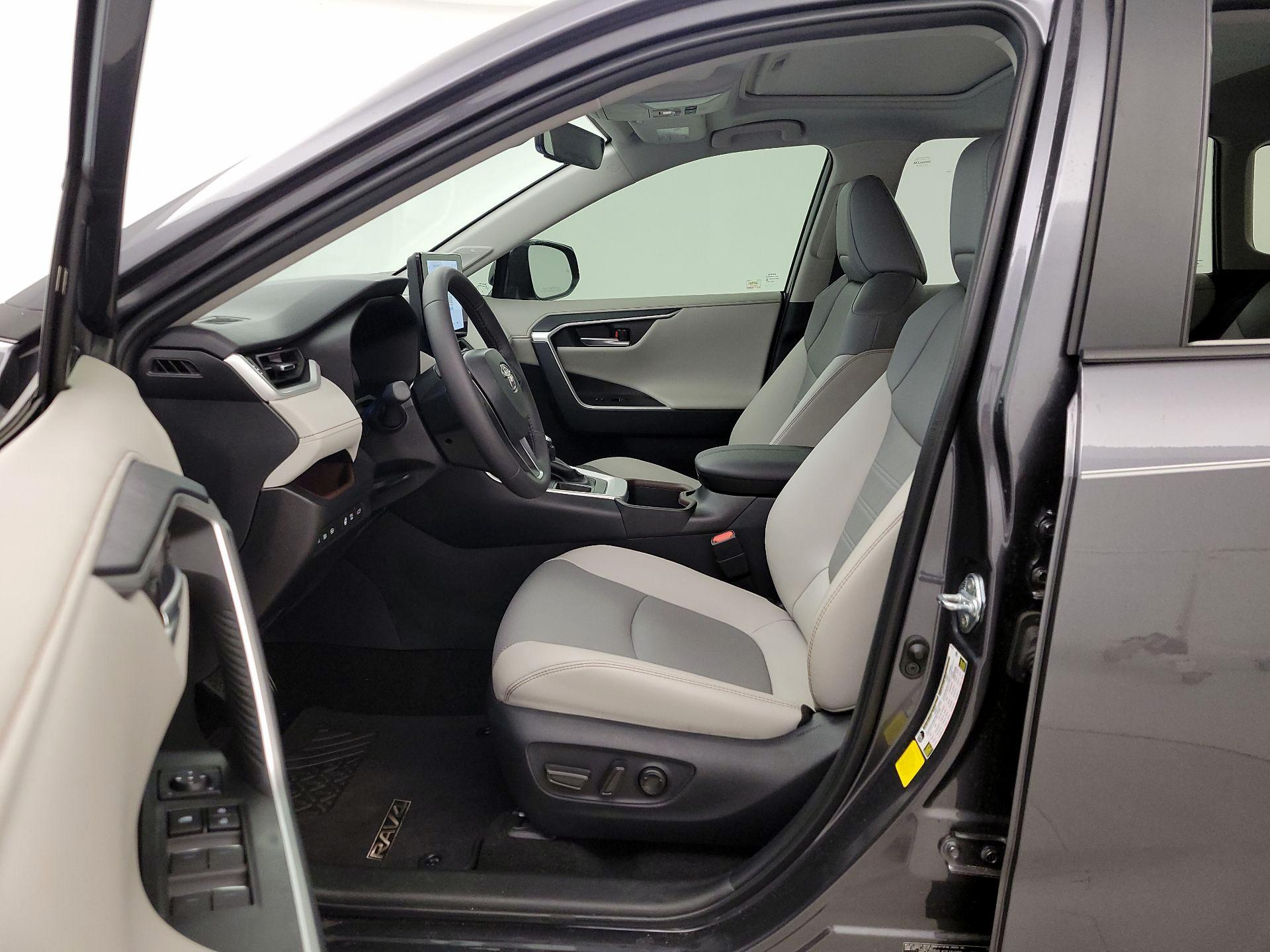 Thumbnail: 2025 Toyota RAV4 - 11