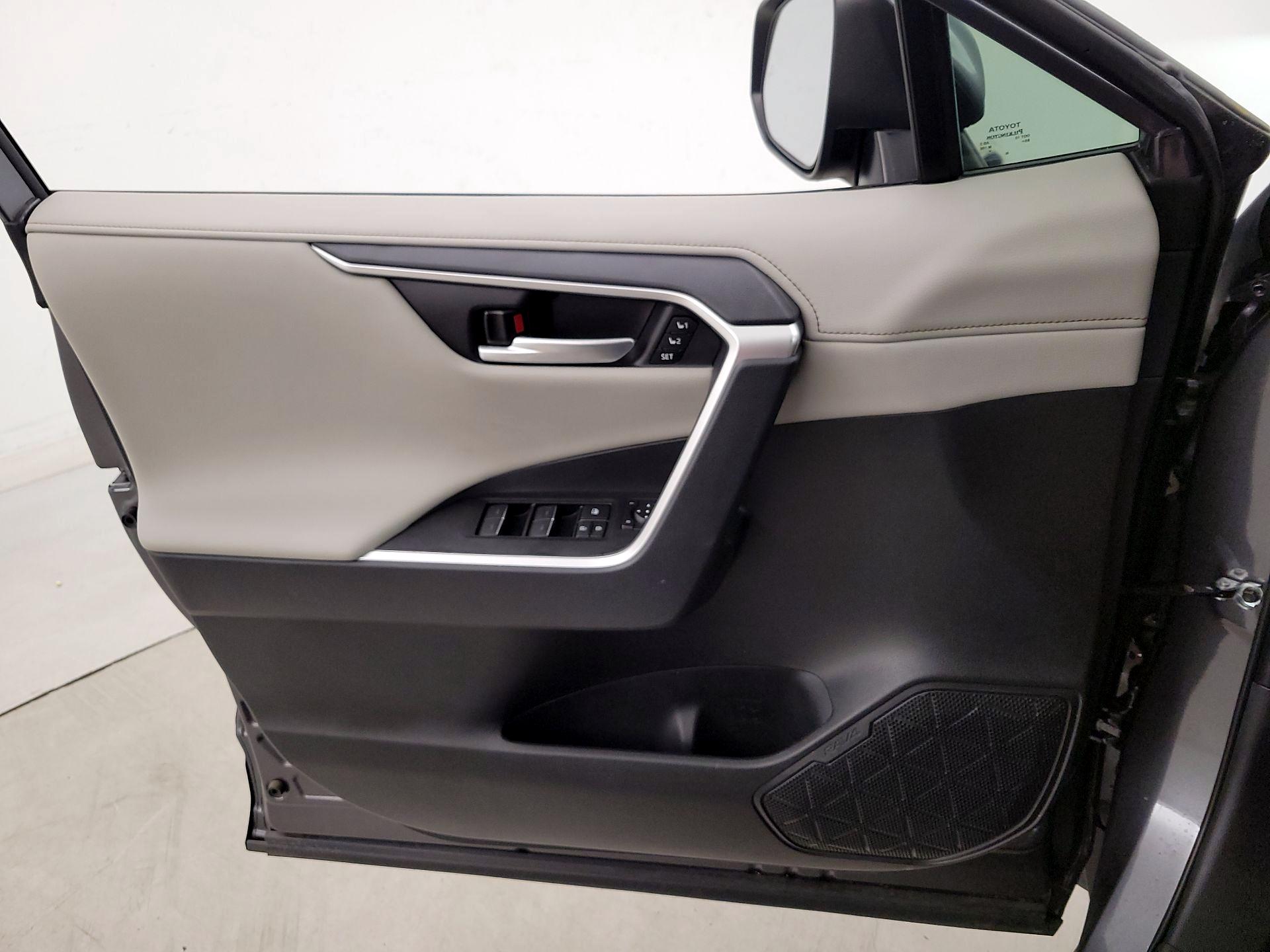 Thumbnail: 2025 Toyota RAV4 - 12