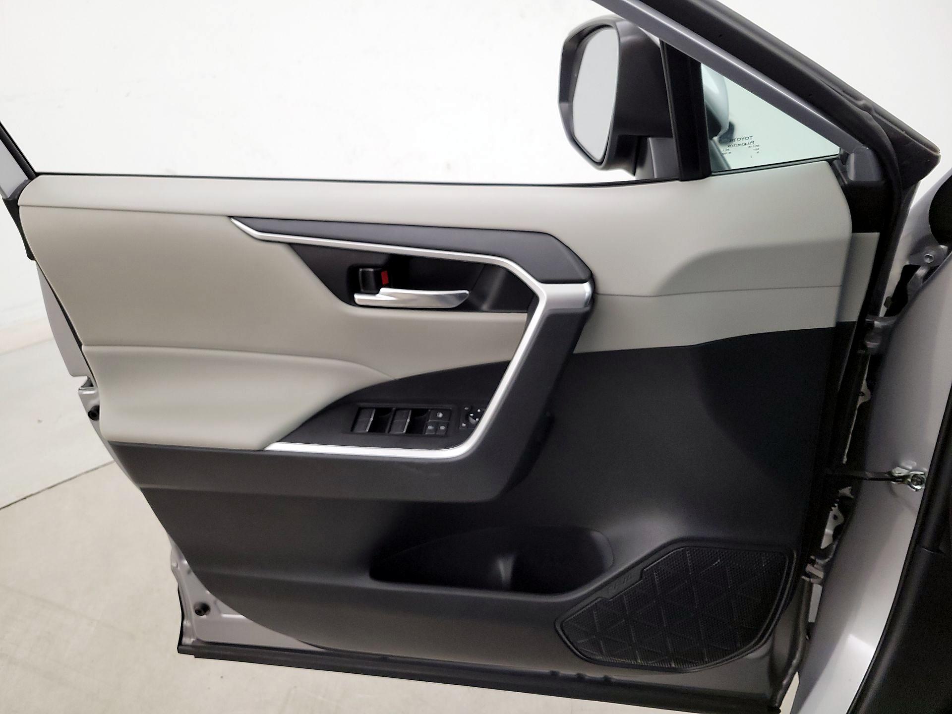 Thumbnail: 2021 Toyota RAV4 - 12