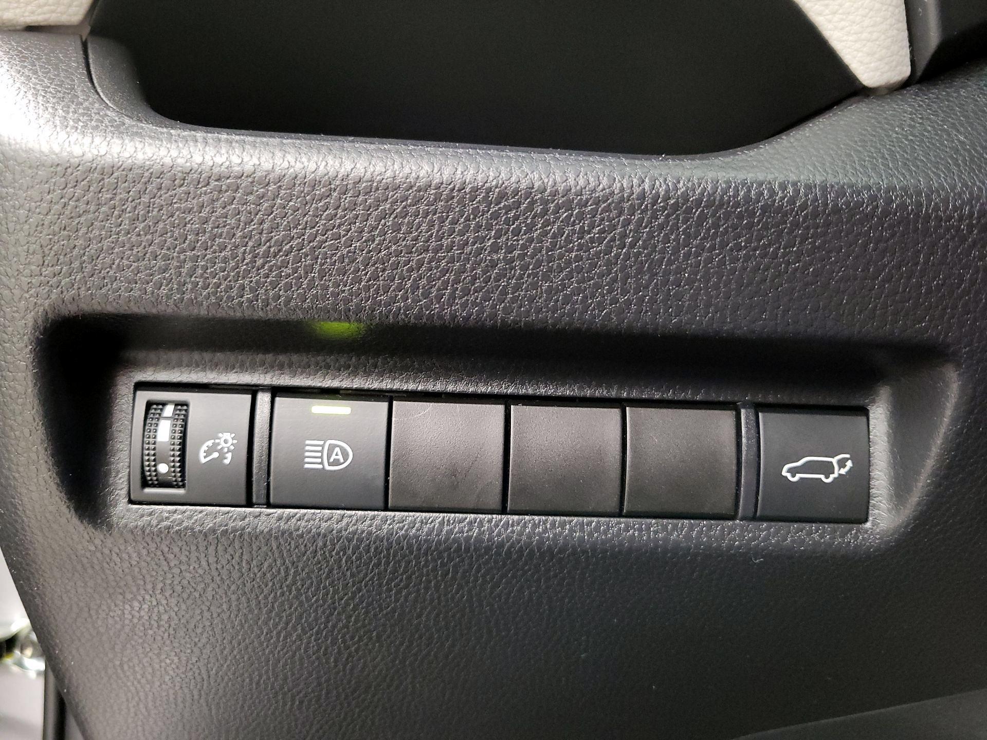 Thumbnail: 2021 Toyota RAV4 - 13