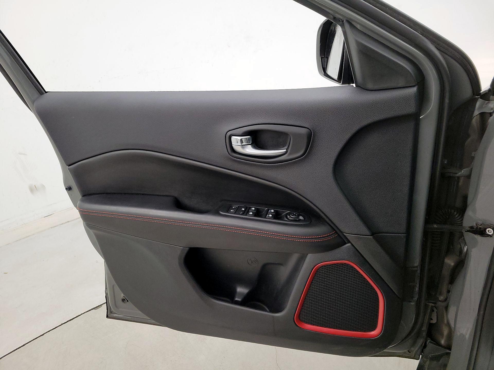 Thumbnail: 2020 Jeep Compass - 12