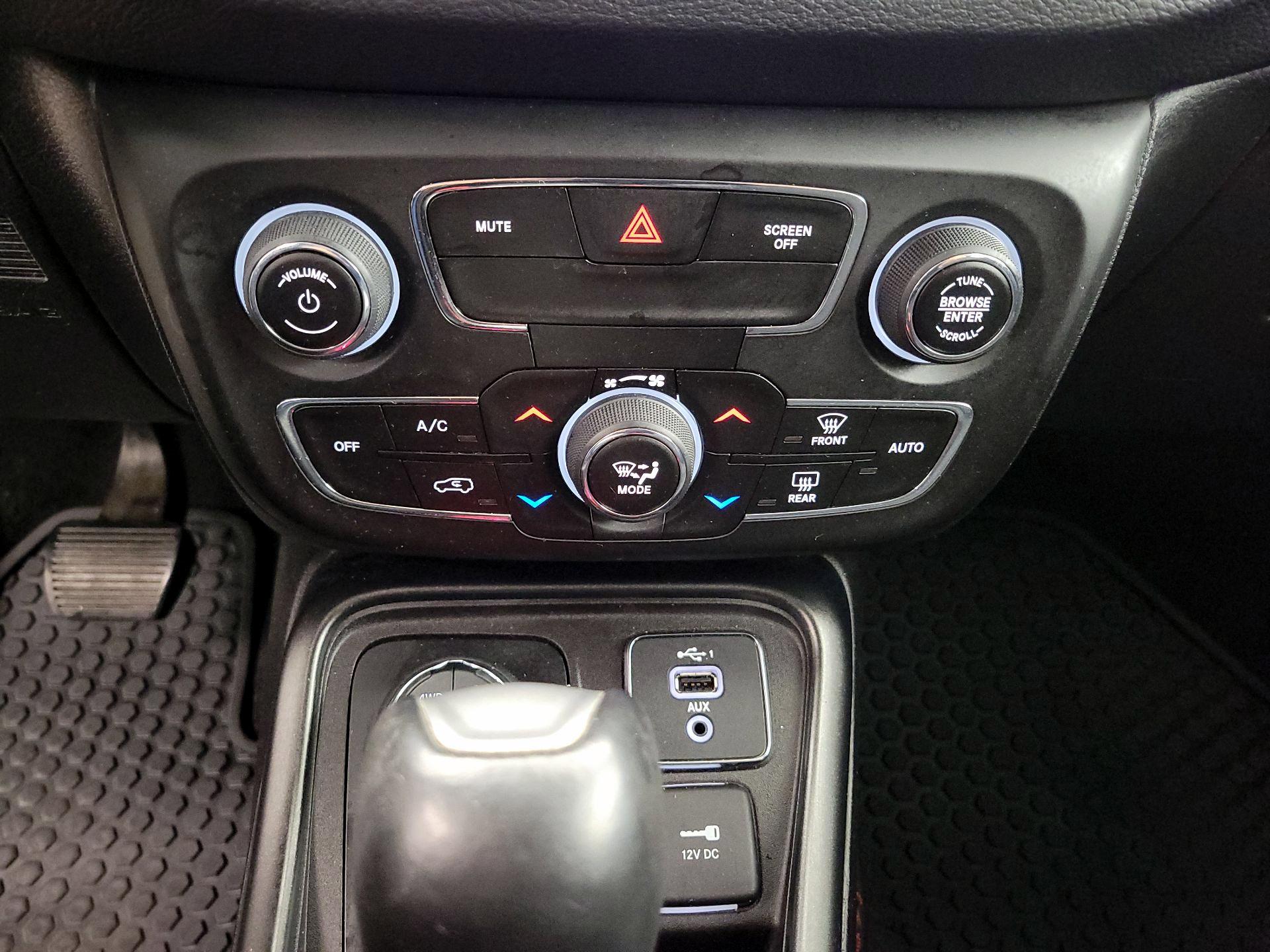 Thumbnail: 2020 Jeep Compass - 16