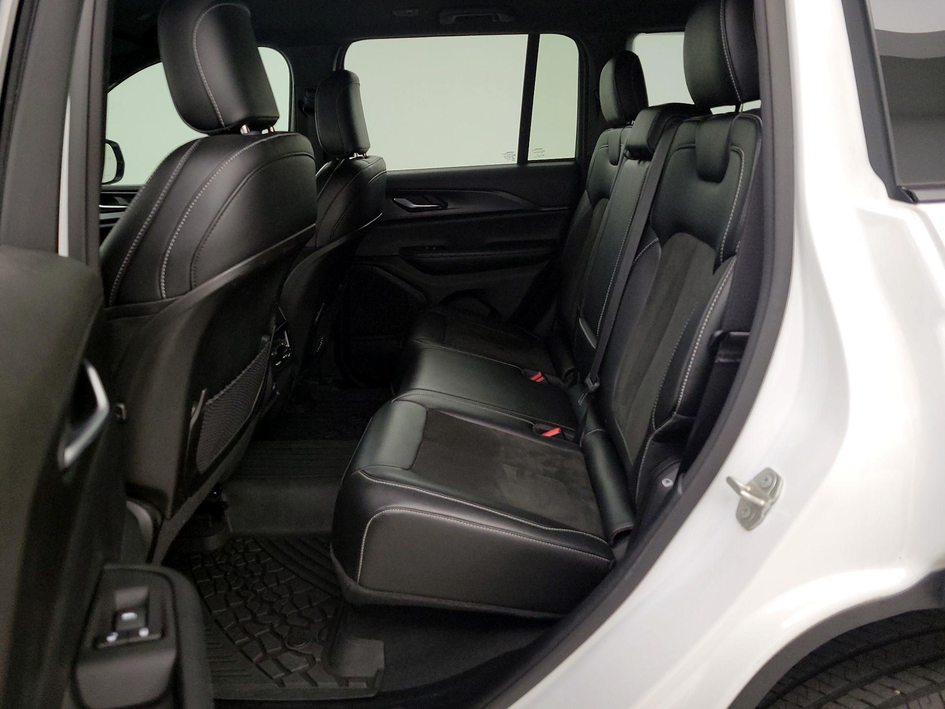 Thumbnail: 2023 Jeep Grand Cherokee - 19