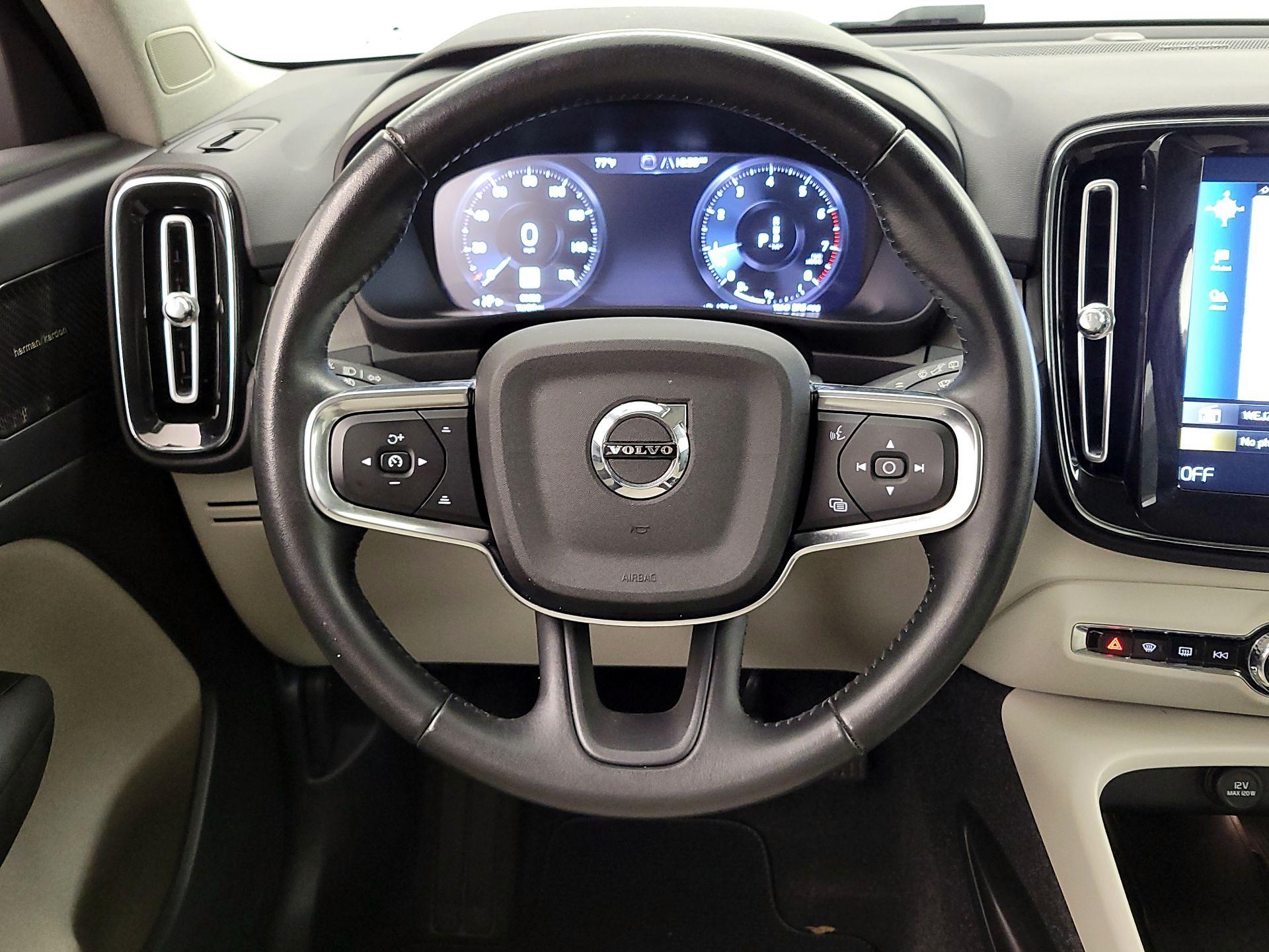 Thumbnail: 2021 Volvo XC40 - 10