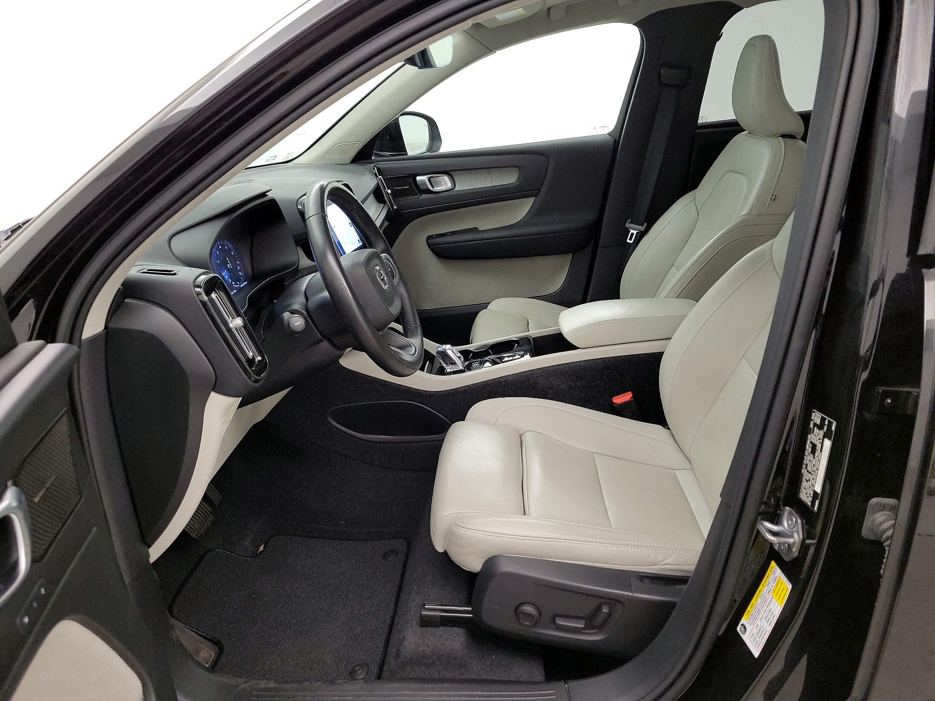 Thumbnail: 2021 Volvo XC40 - 11