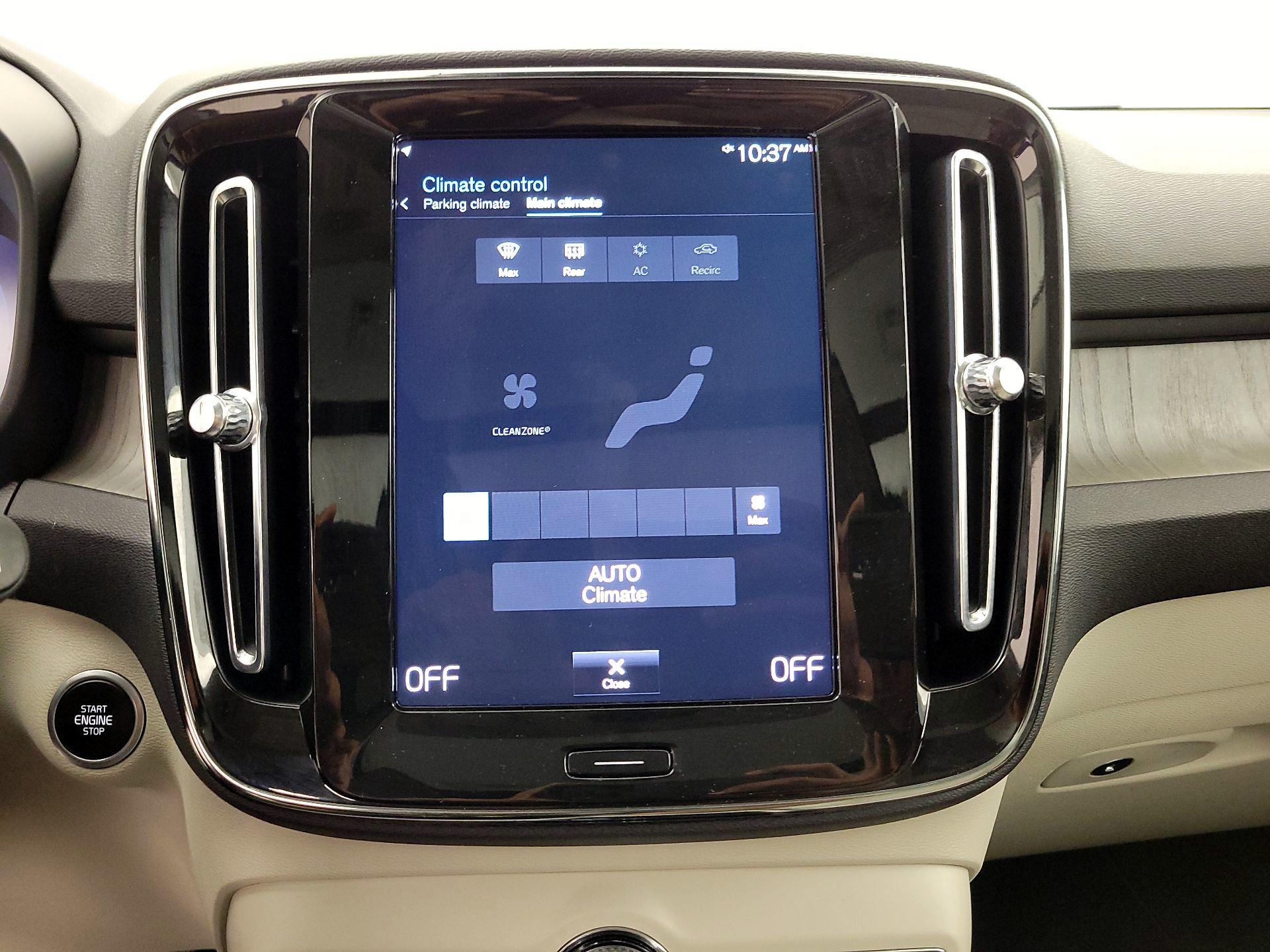 Thumbnail: 2021 Volvo XC40 - 17