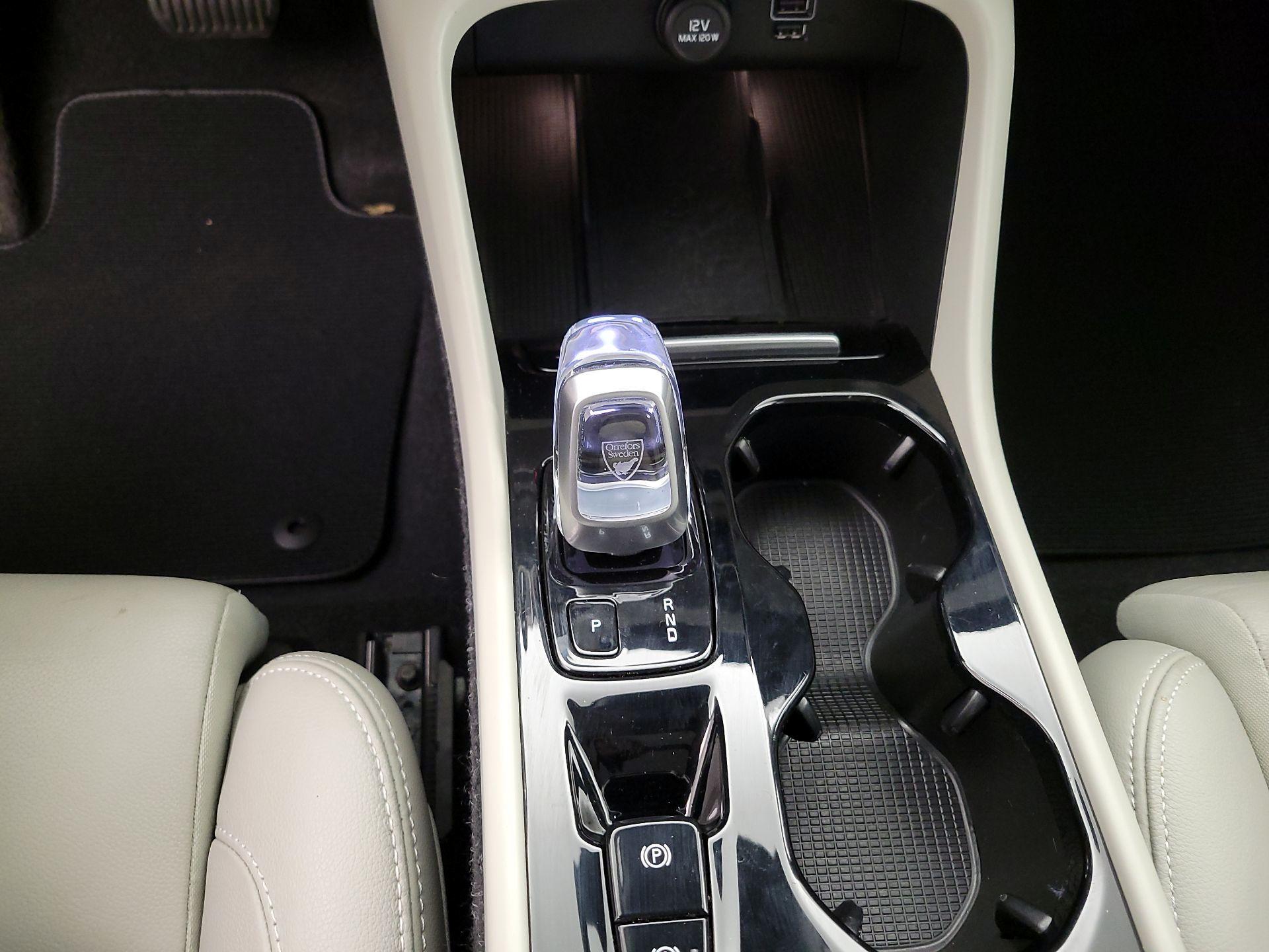 Thumbnail: 2021 Volvo XC40 - 18