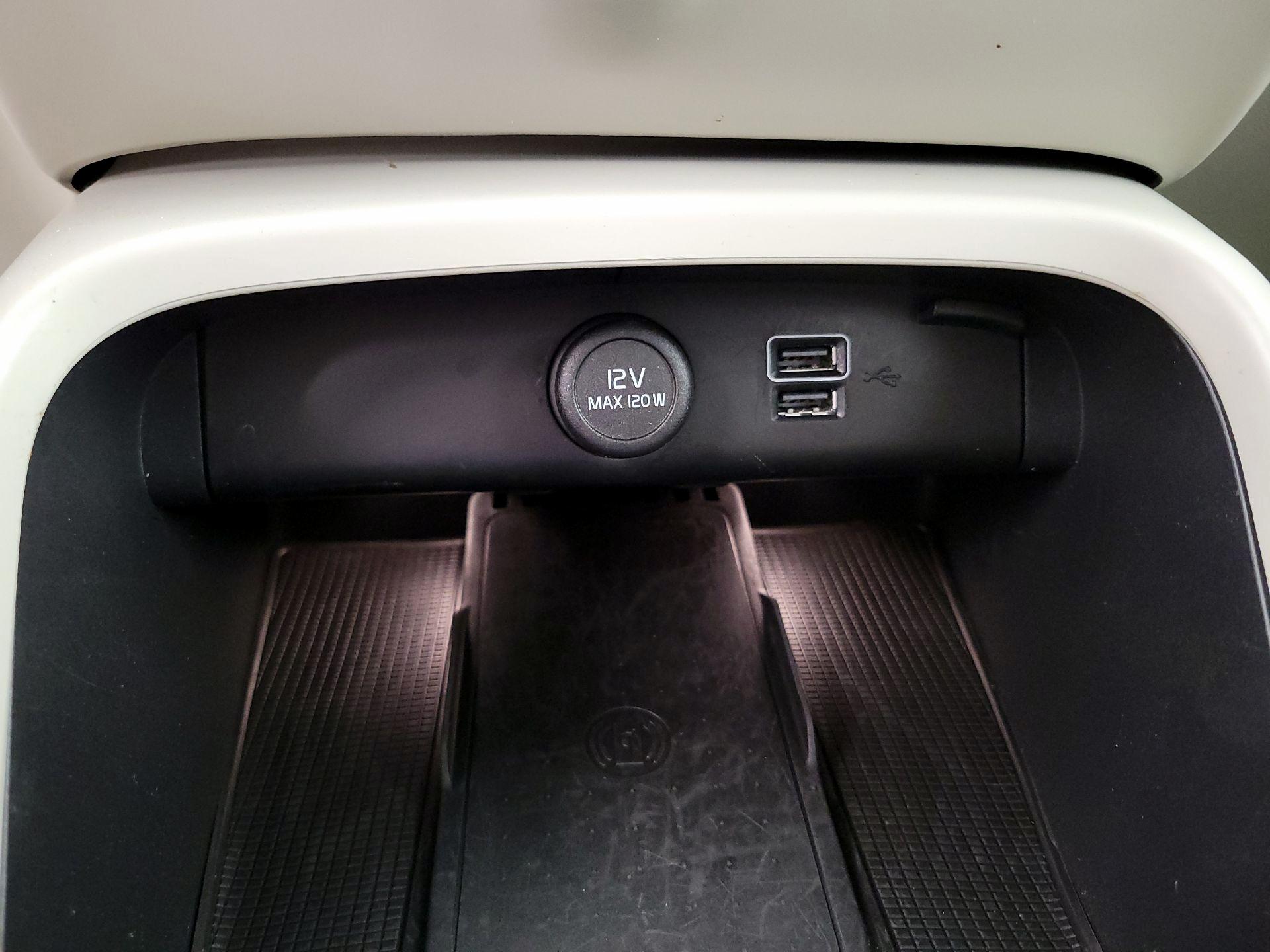 Thumbnail: 2021 Volvo XC40 - 19