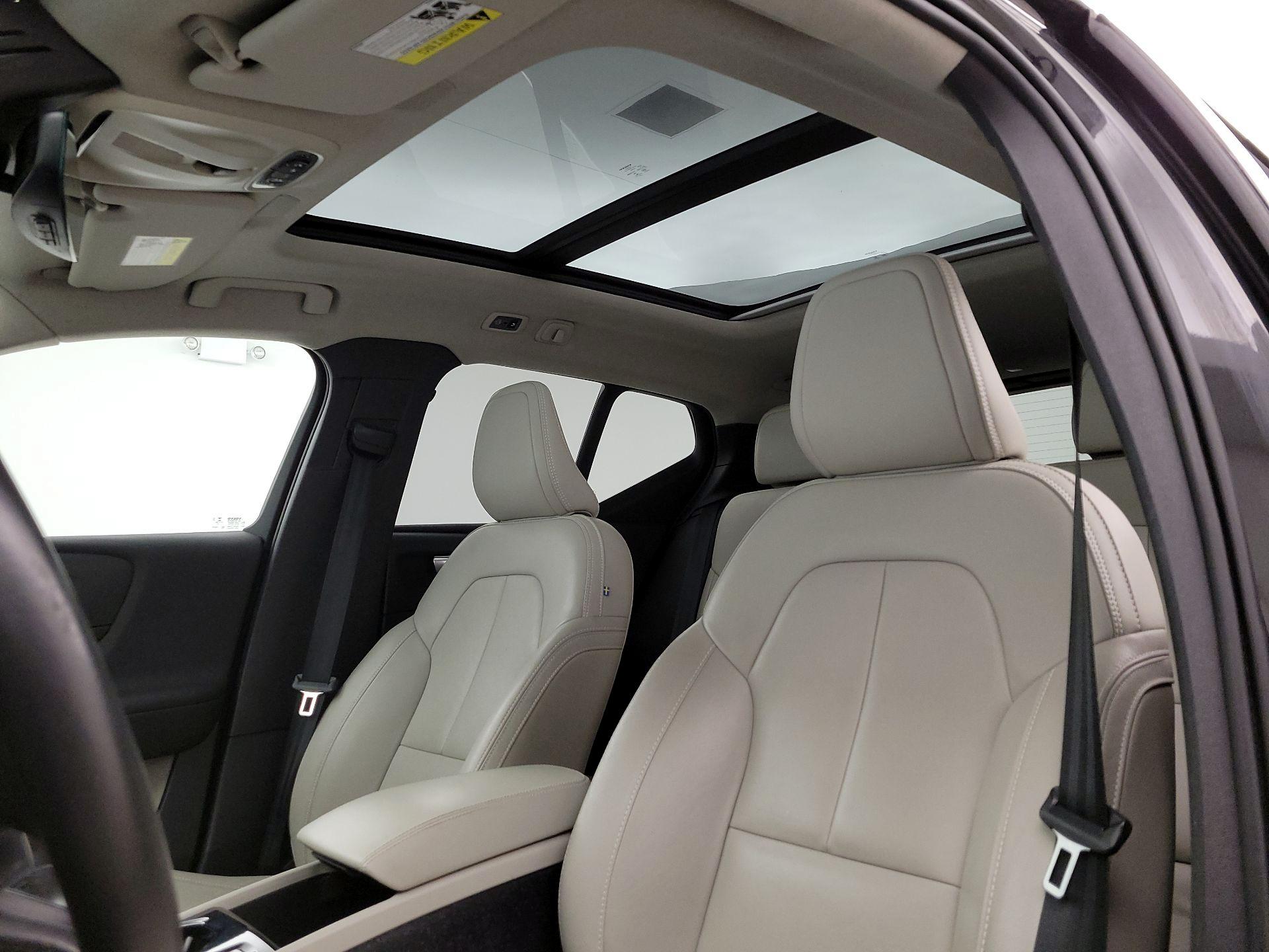 Thumbnail: 2021 Volvo XC40 - 20