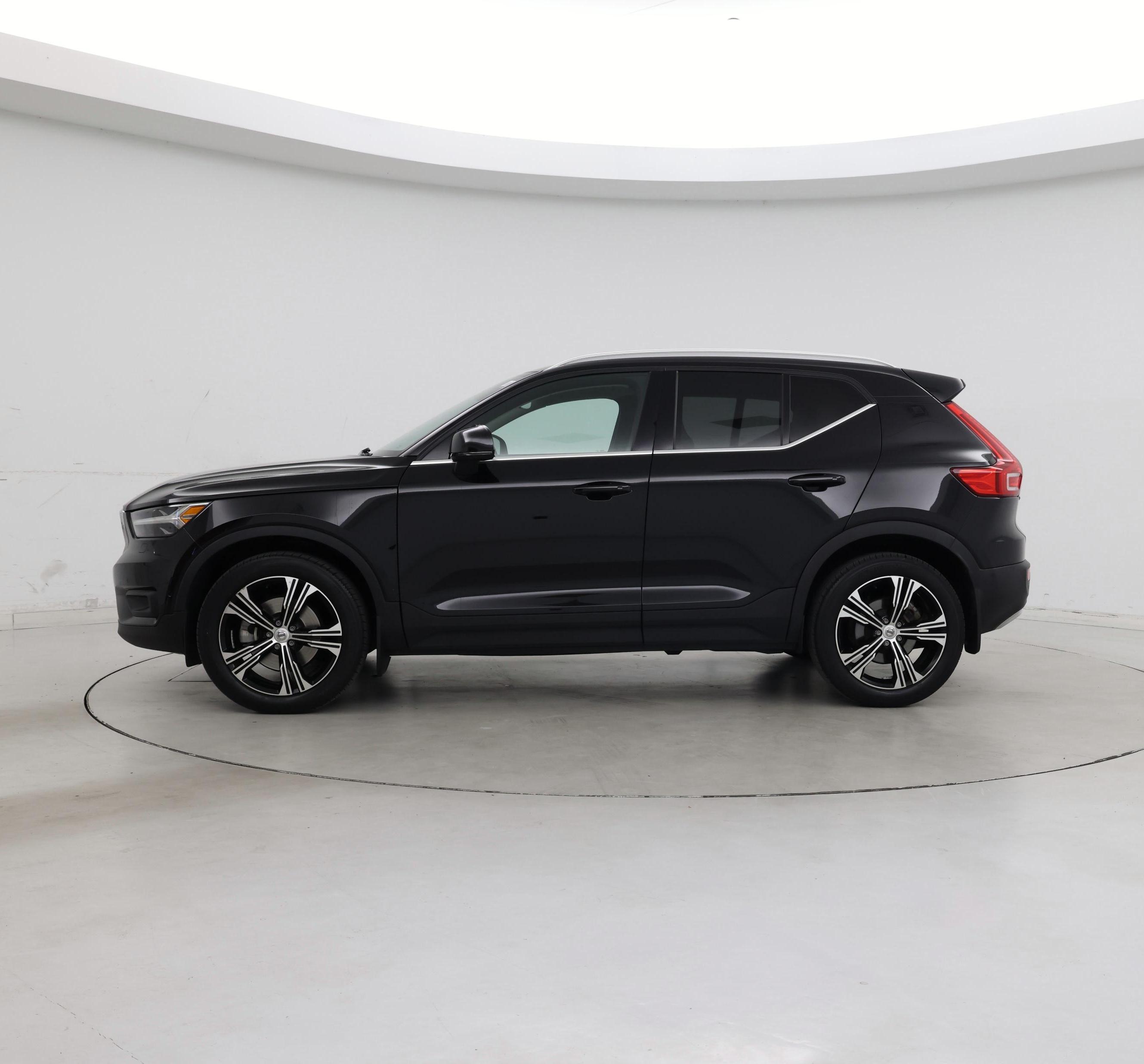 Thumbnail: 2021 Volvo XC40 - 3
