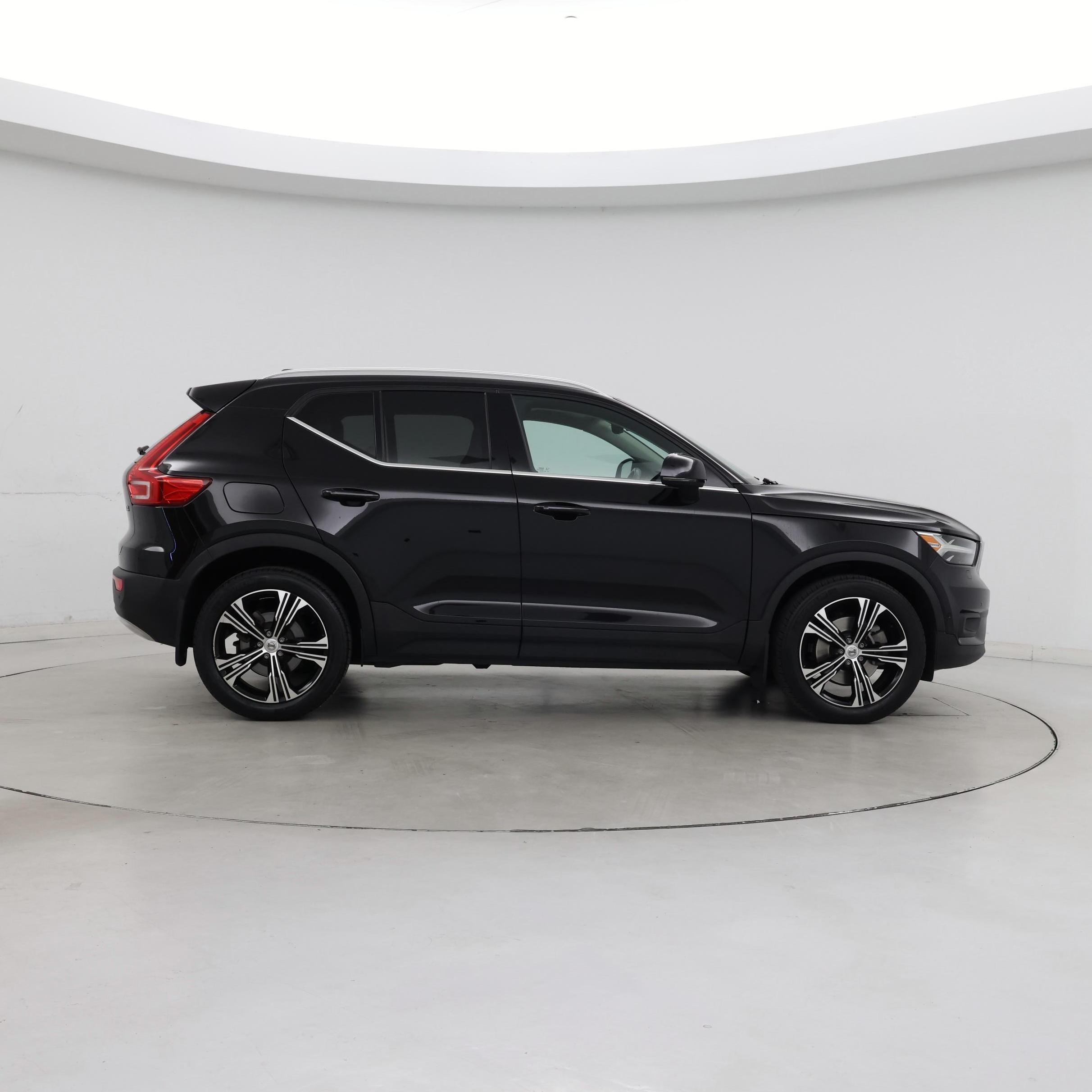 Thumbnail: 2021 Volvo XC40 - 7