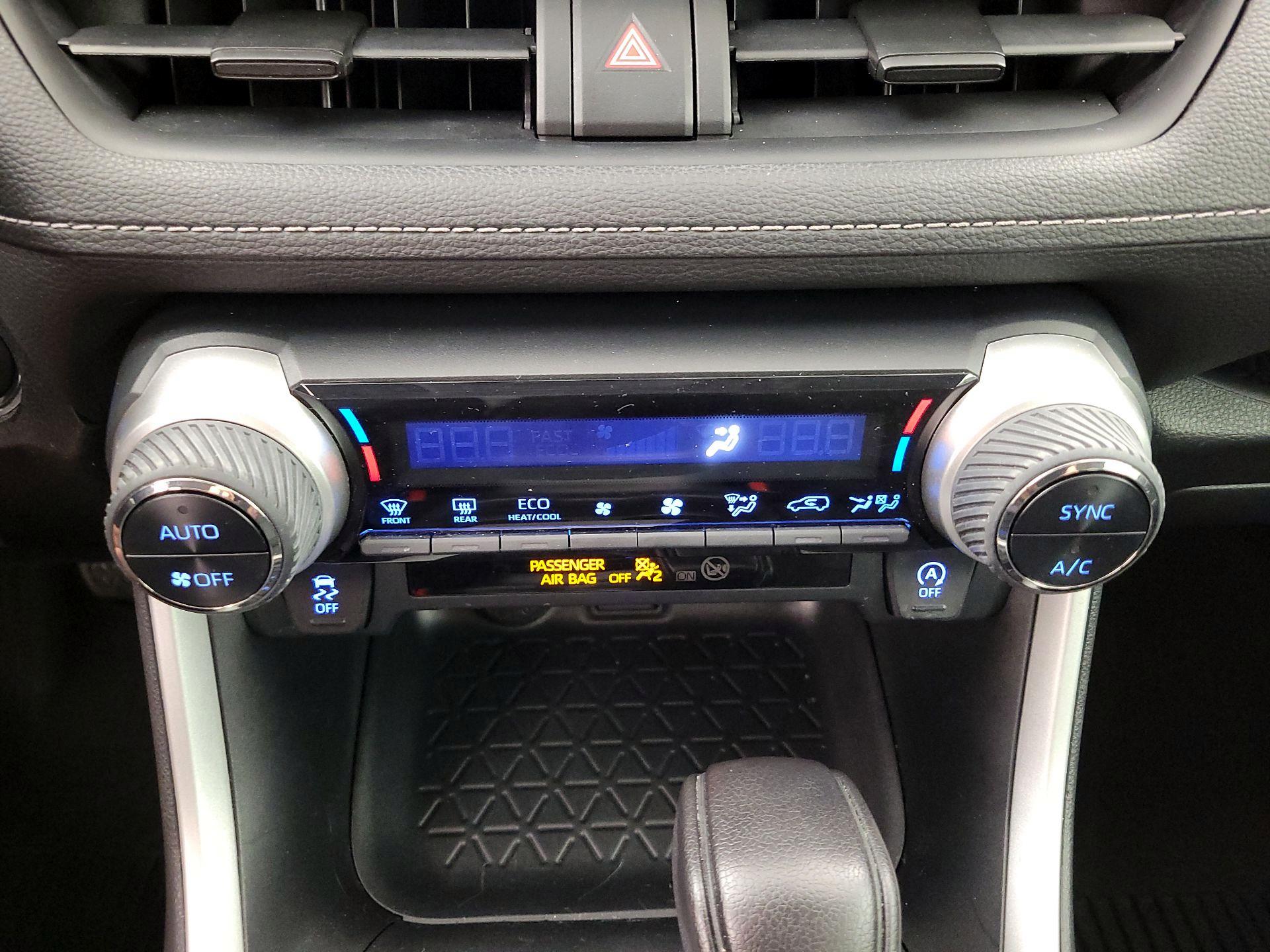 Thumbnail: 2020 Toyota RAV4 - 16