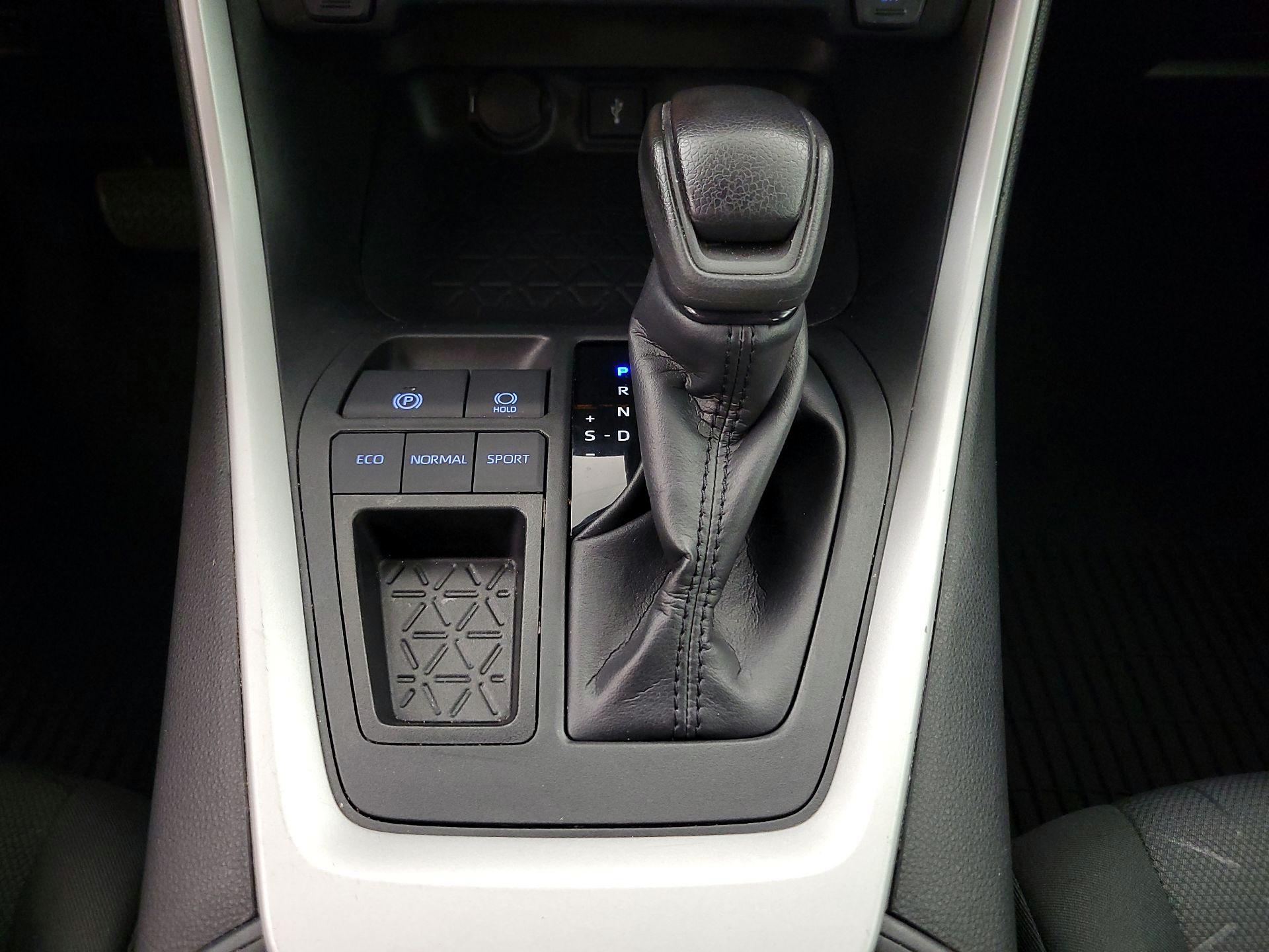 Thumbnail: 2020 Toyota RAV4 - 17