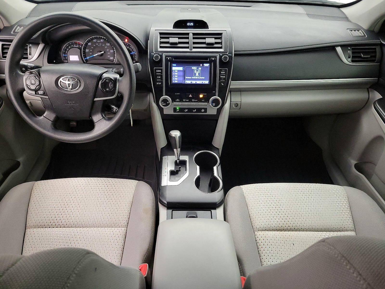 2014 Toyota Camry LE - Photo 10