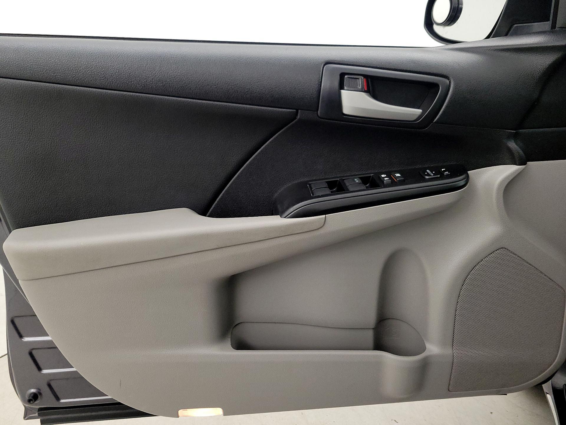Thumbnail: 2014 Toyota Camry - 12