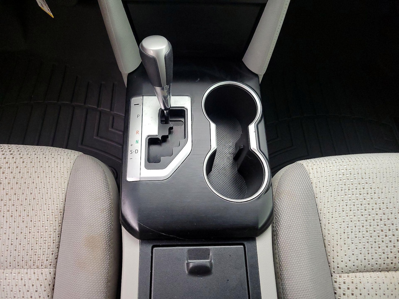 2014 Toyota Camry LE - Photo 17