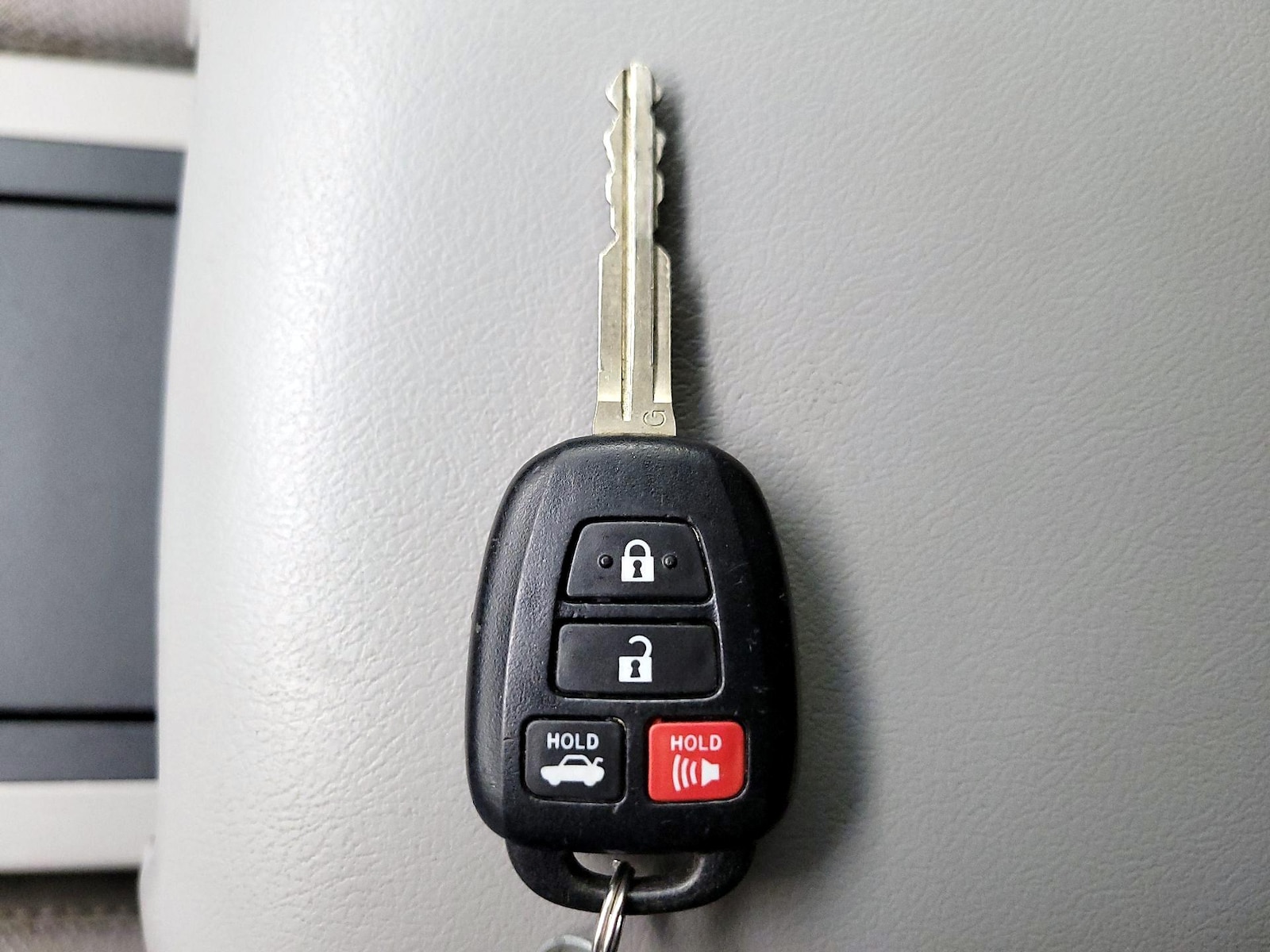 2014 Toyota Camry LE - Photo 22