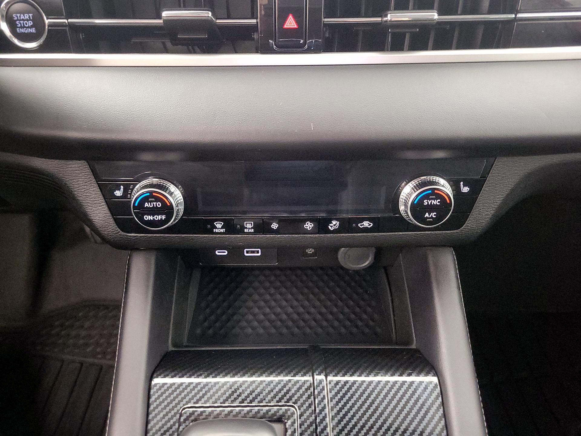 Thumbnail: 2024 Mitsubishi Outlander - 17