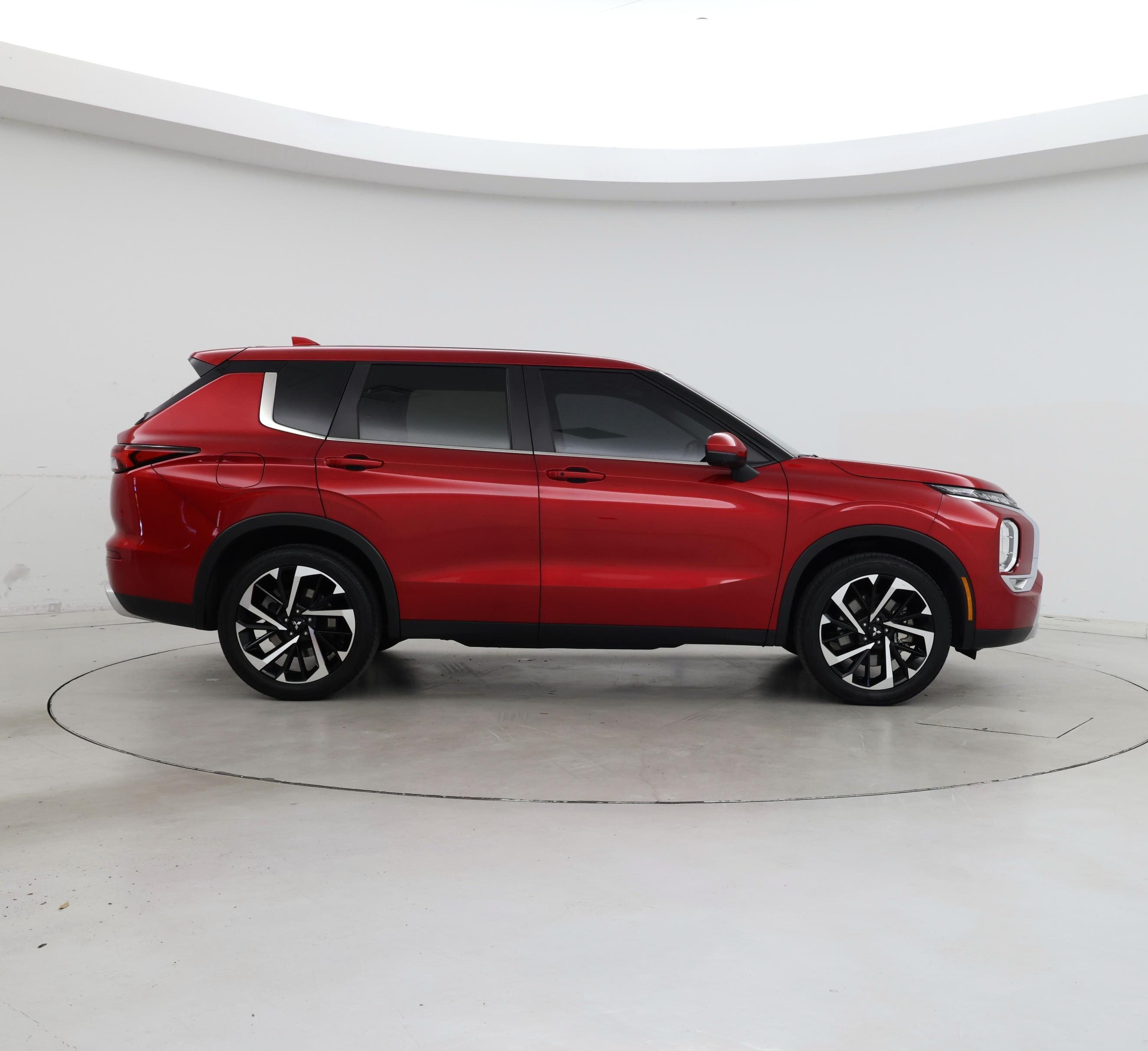 Thumbnail: 2024 Mitsubishi Outlander - 7