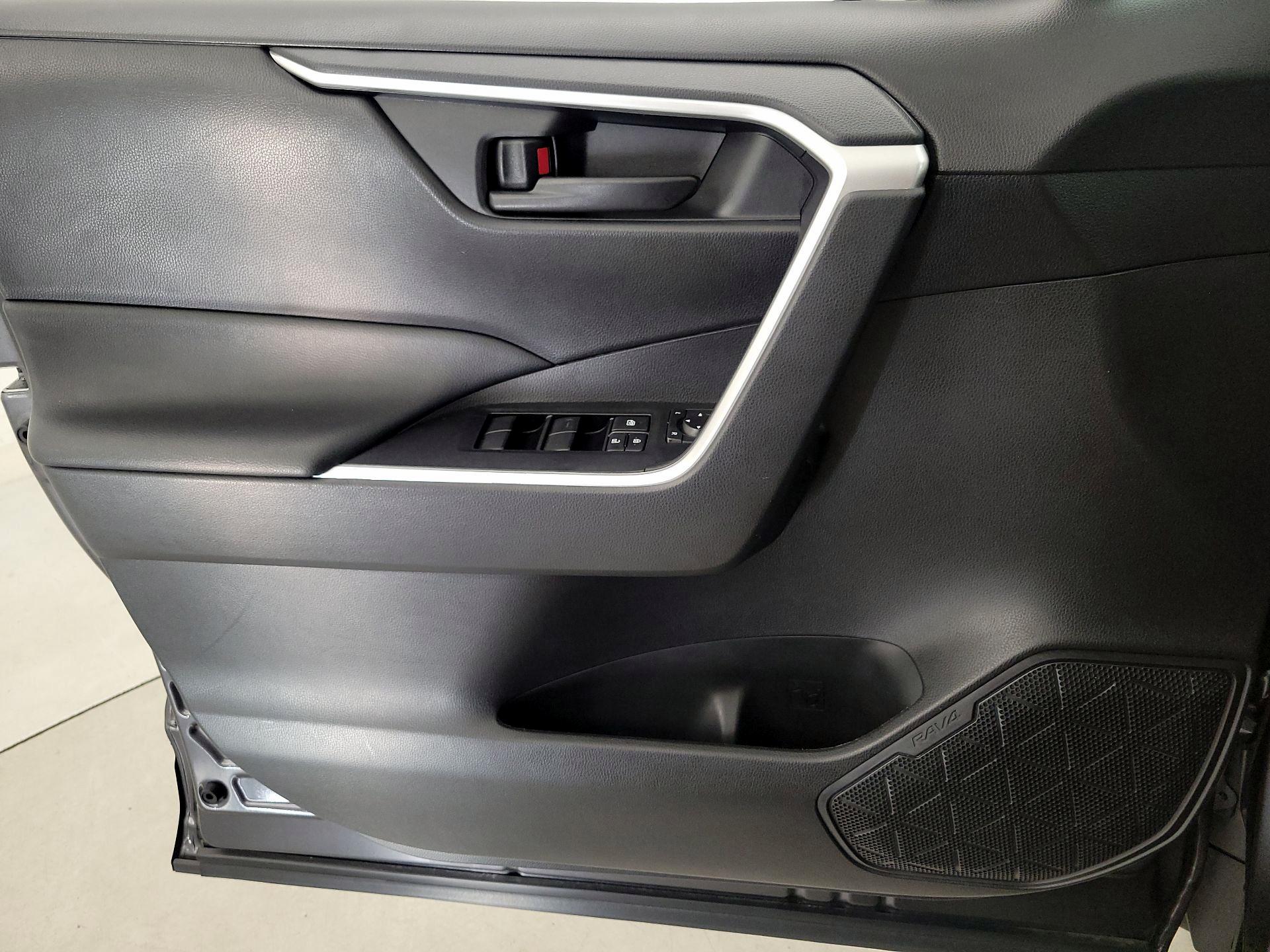 Thumbnail: 2022 Toyota RAV4 - 12