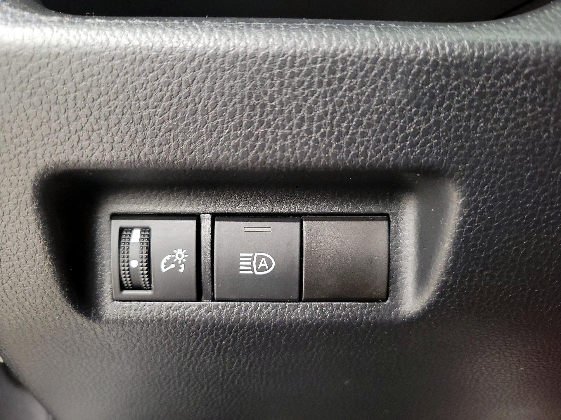 Thumbnail: 2022 Toyota RAV4 - 13