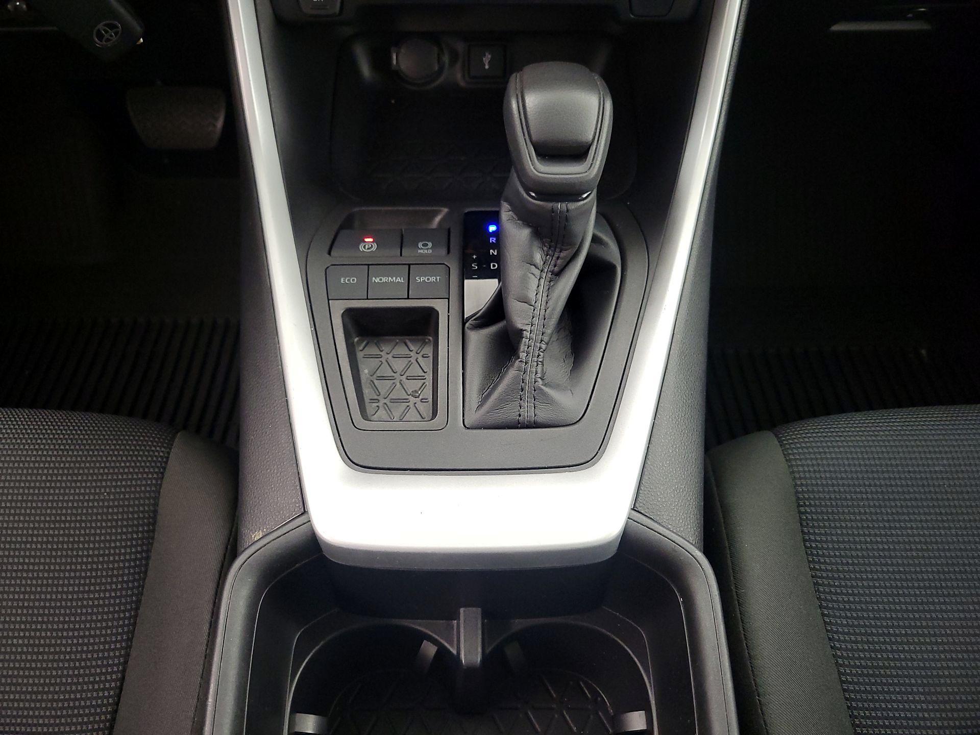 Thumbnail: 2022 Toyota RAV4 - 17