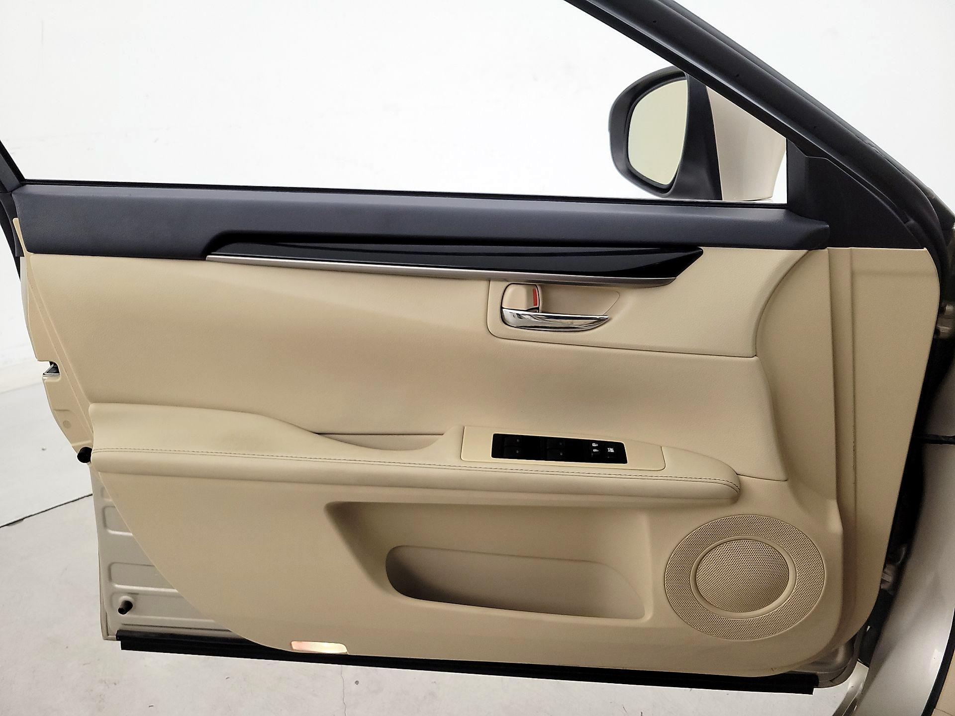 Thumbnail: 2014 Lexus ES - 12