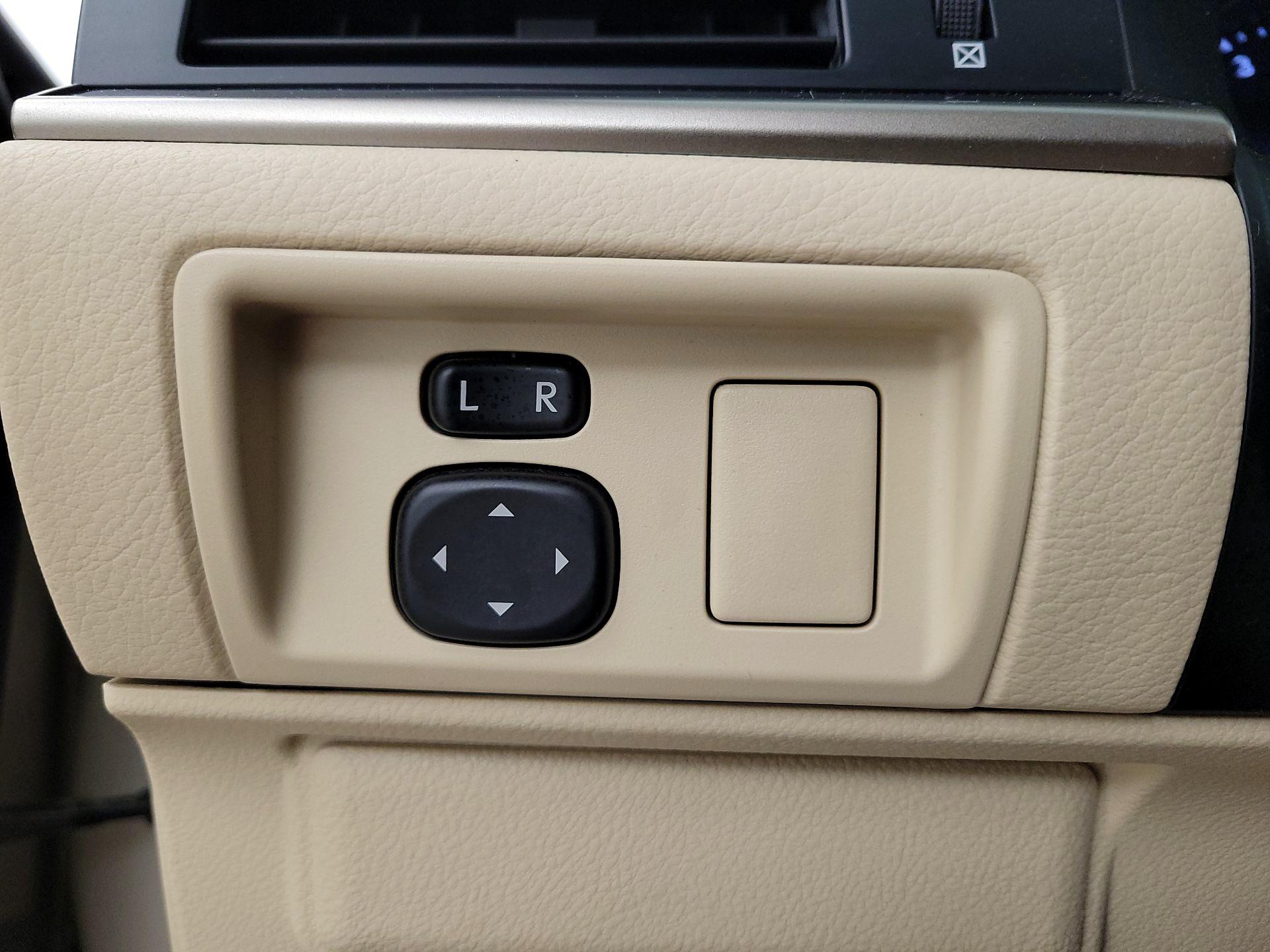 Thumbnail: 2014 Lexus ES - 13