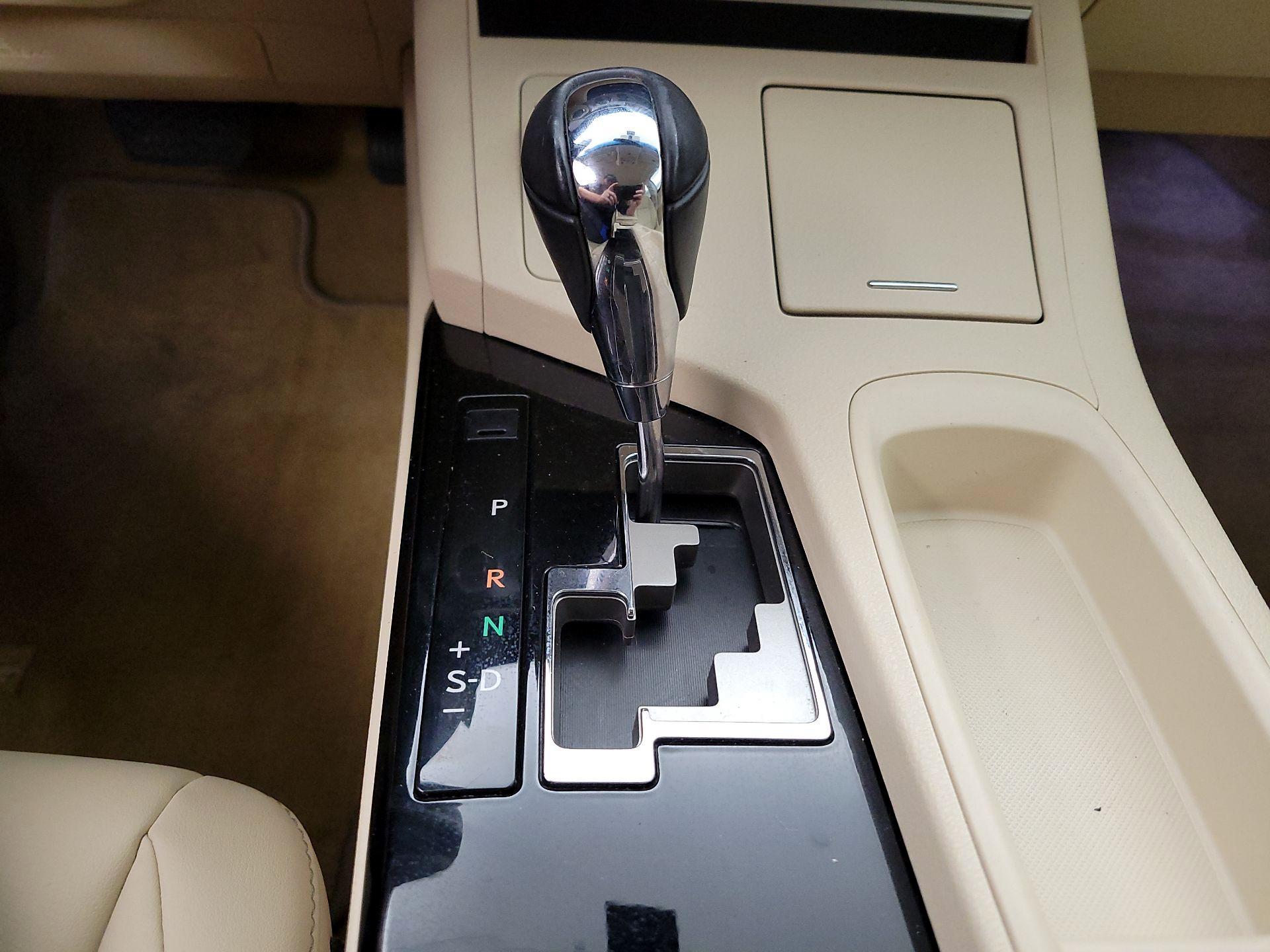 Thumbnail: 2014 Lexus ES - 16