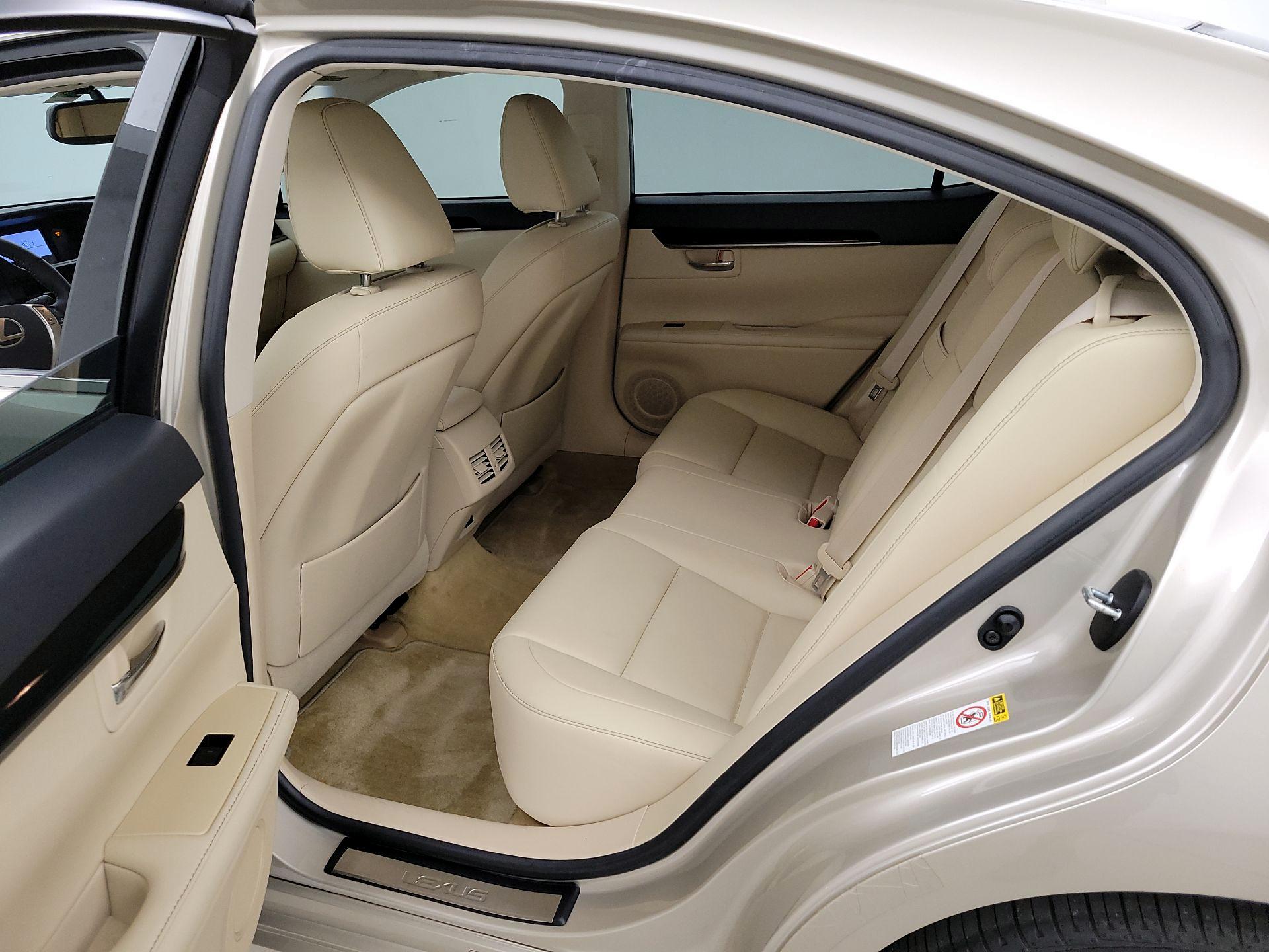 Thumbnail: 2014 Lexus ES - 19