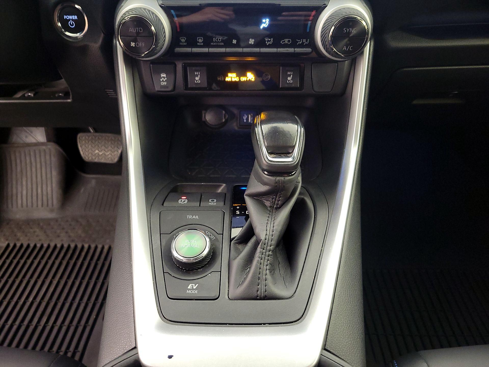 Thumbnail: 2023 Toyota RAV4 - 17