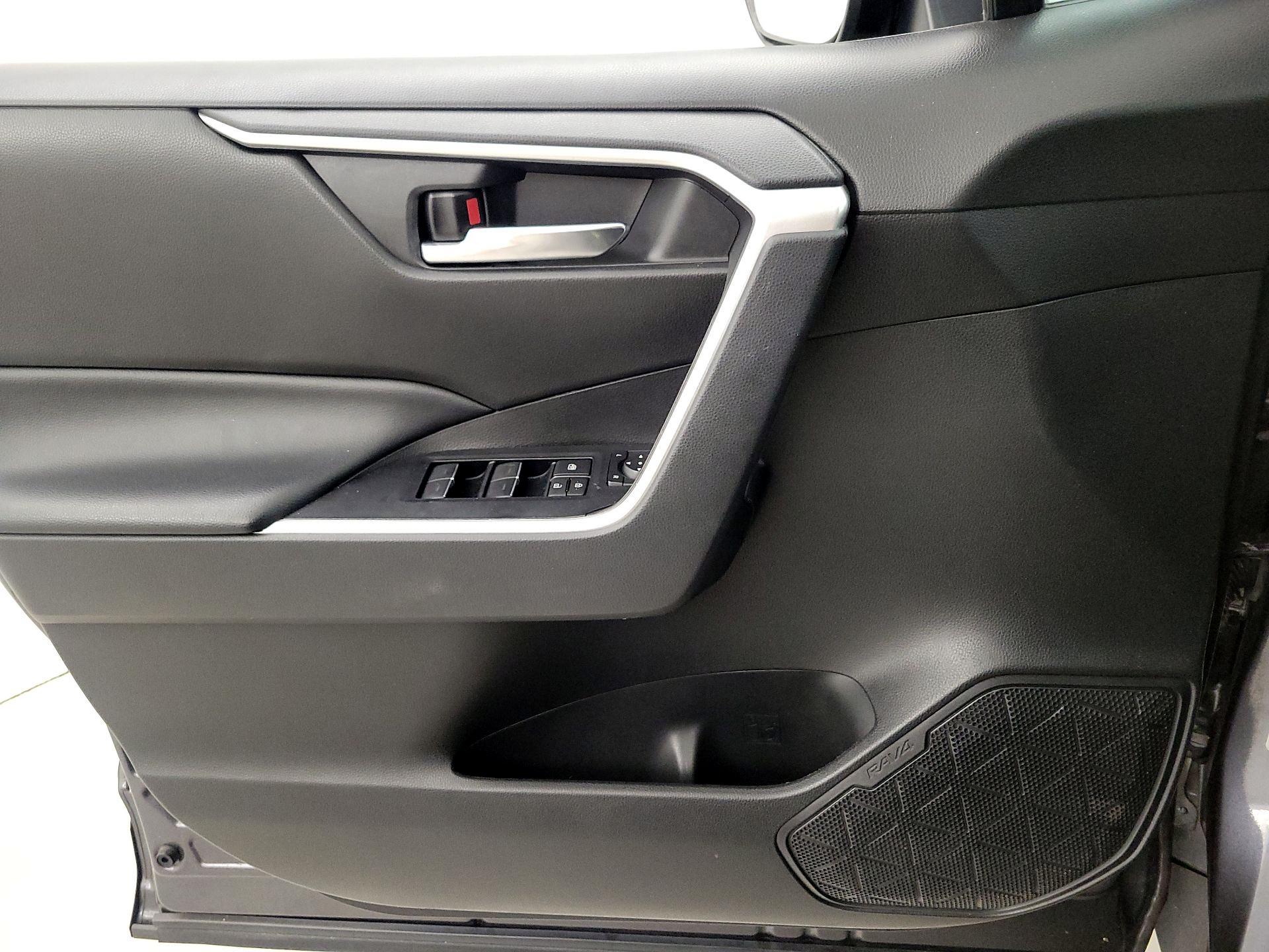 Thumbnail: 2022 Toyota RAV4 - 12