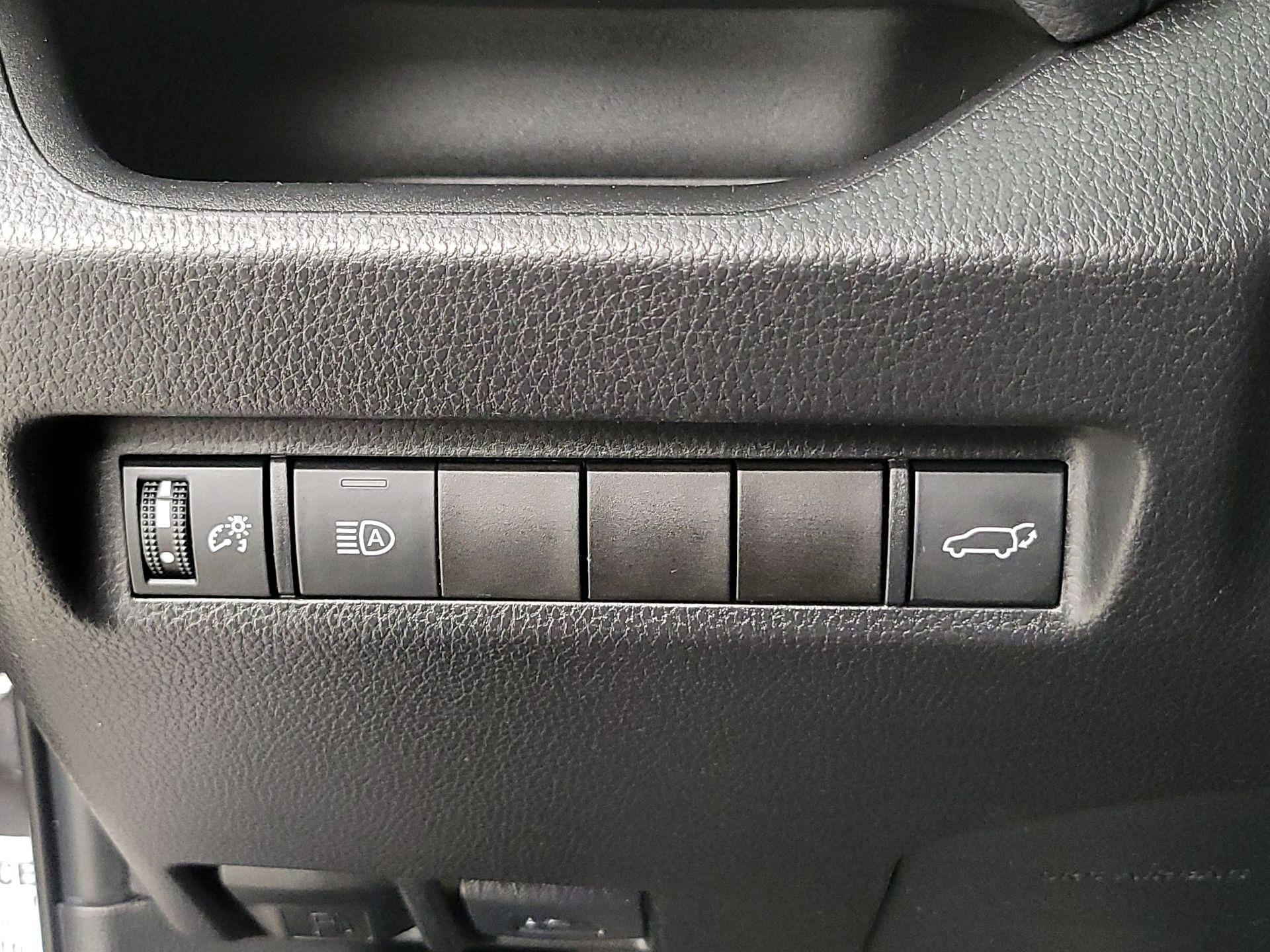 Thumbnail: 2022 Toyota RAV4 - 13