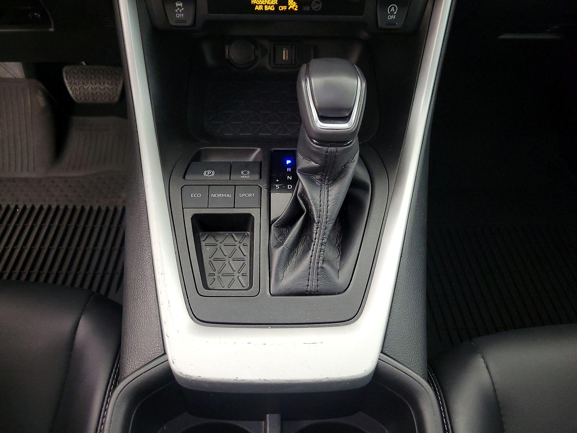 Thumbnail: 2022 Toyota RAV4 - 17