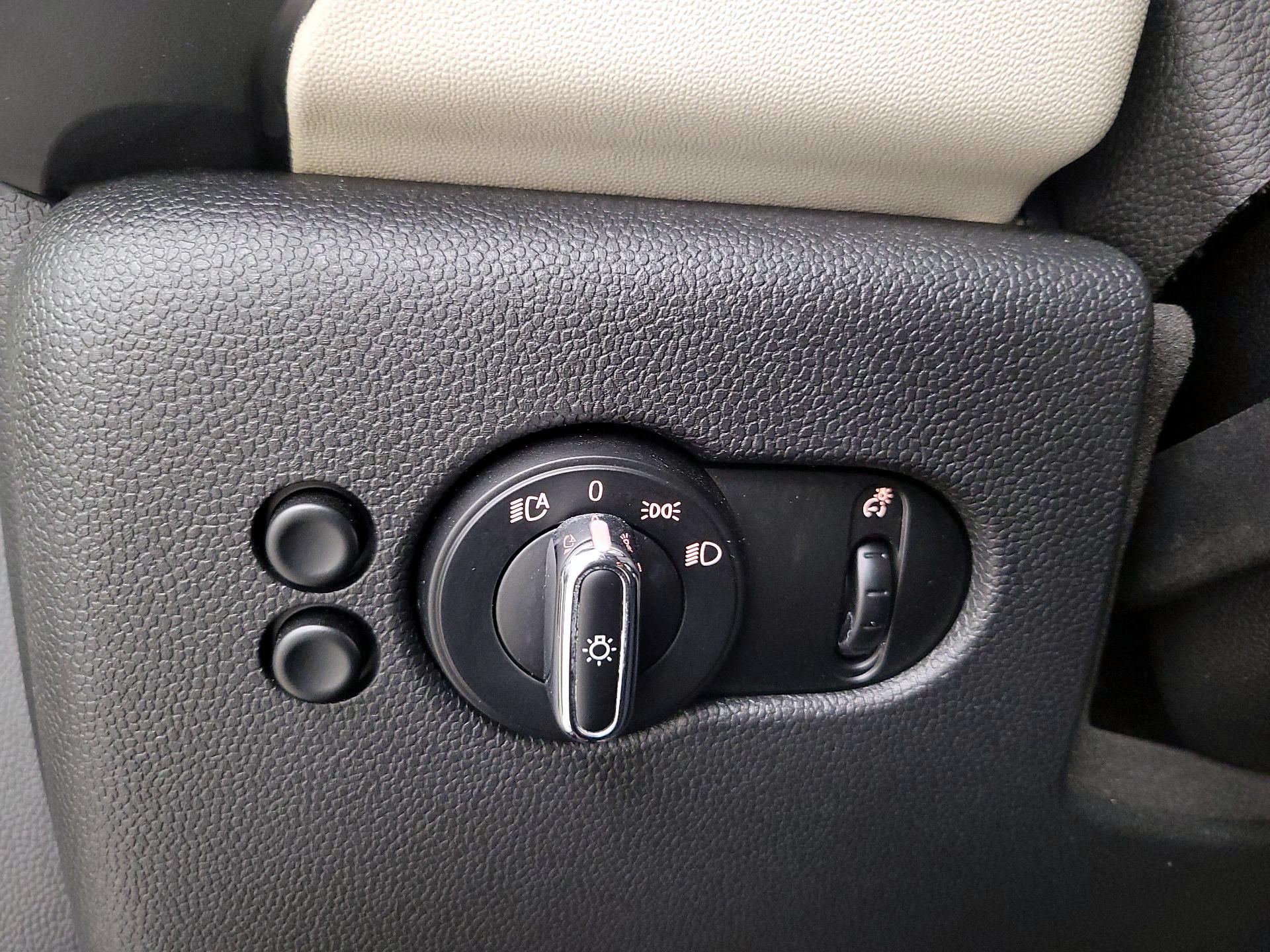 Thumbnail: 2019 MINI Cooper Hardtop - 13