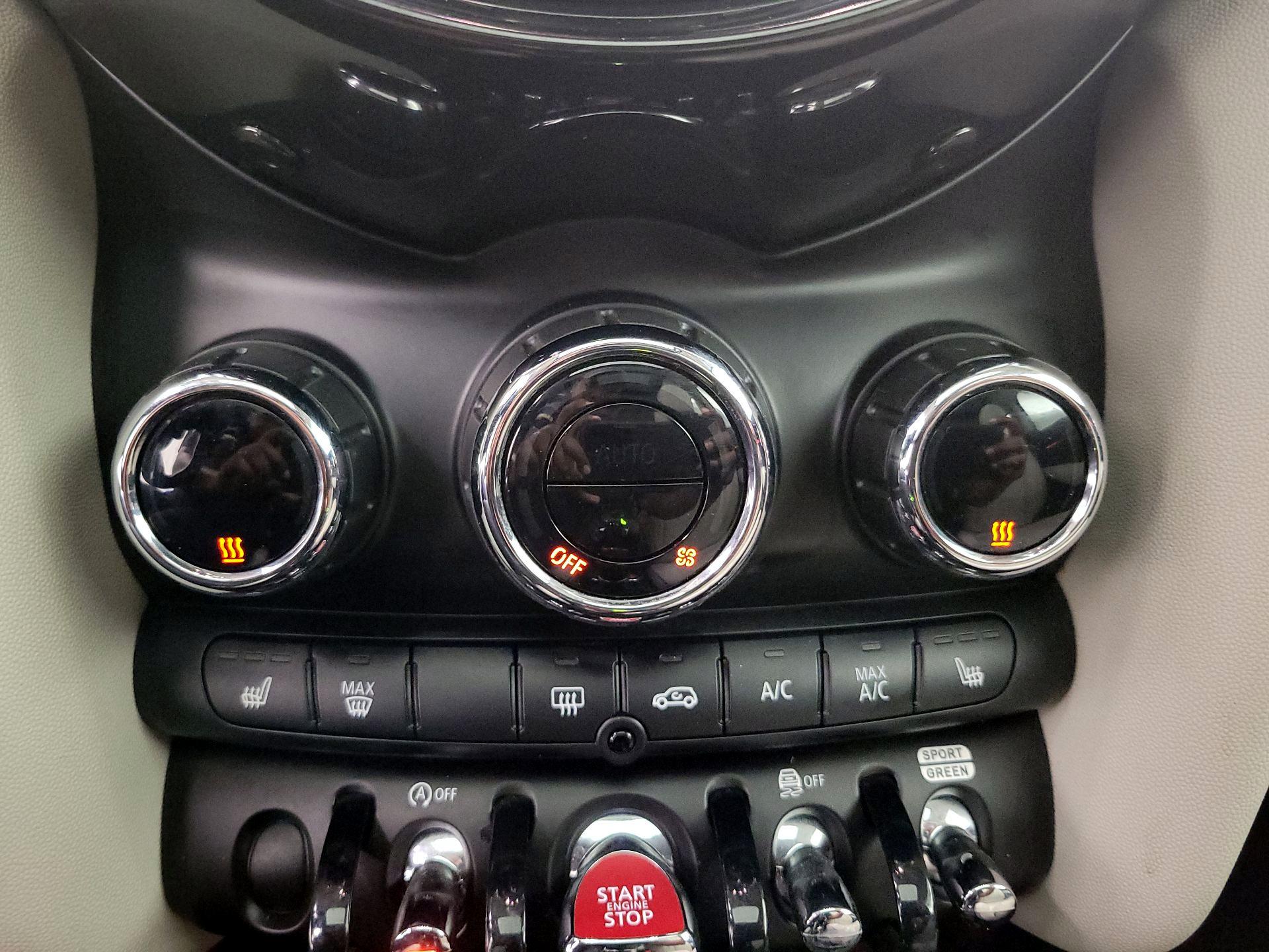 Thumbnail: 2019 MINI Cooper Hardtop - 16