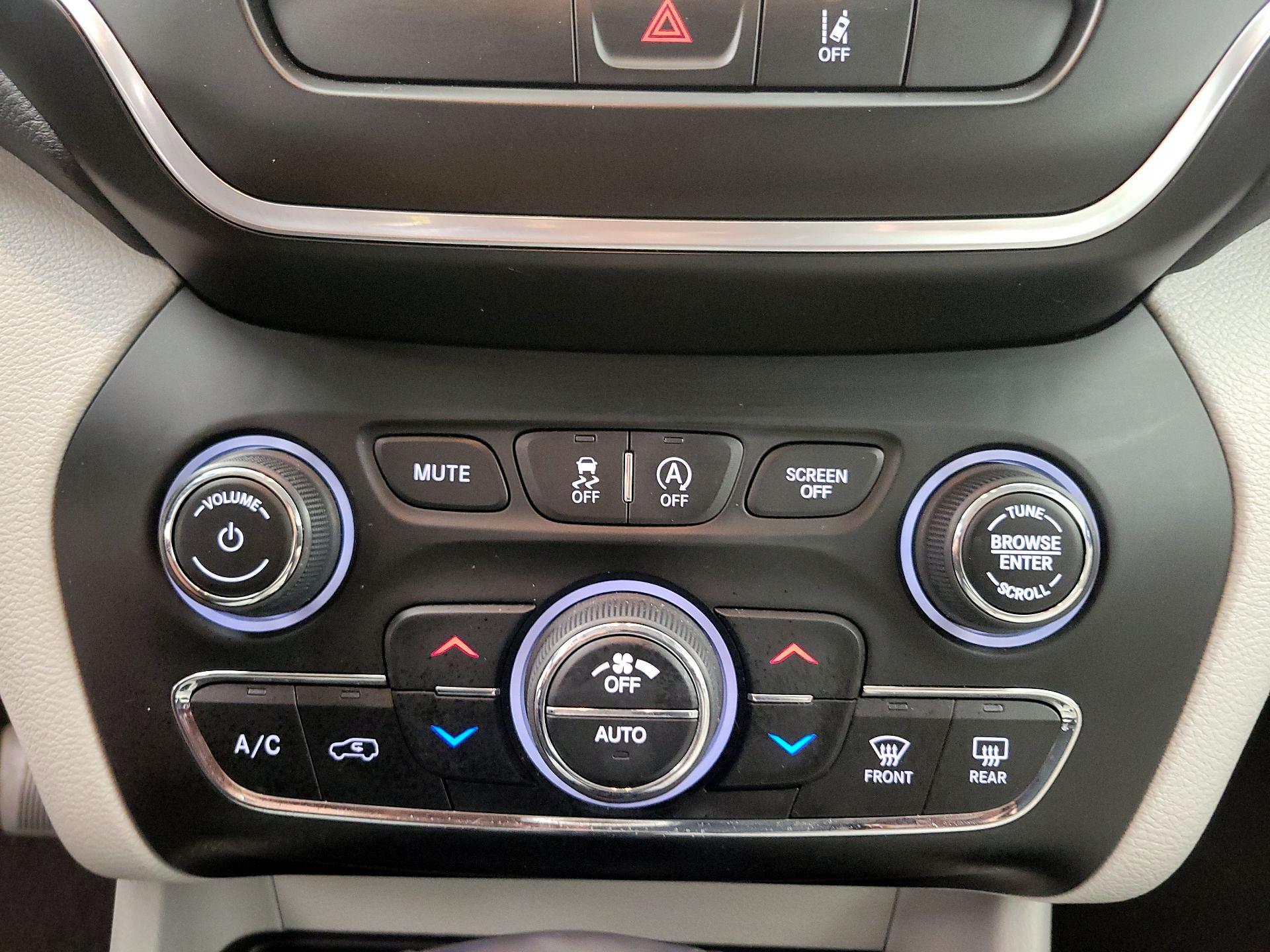 Thumbnail: 2022 Jeep Cherokee - 16