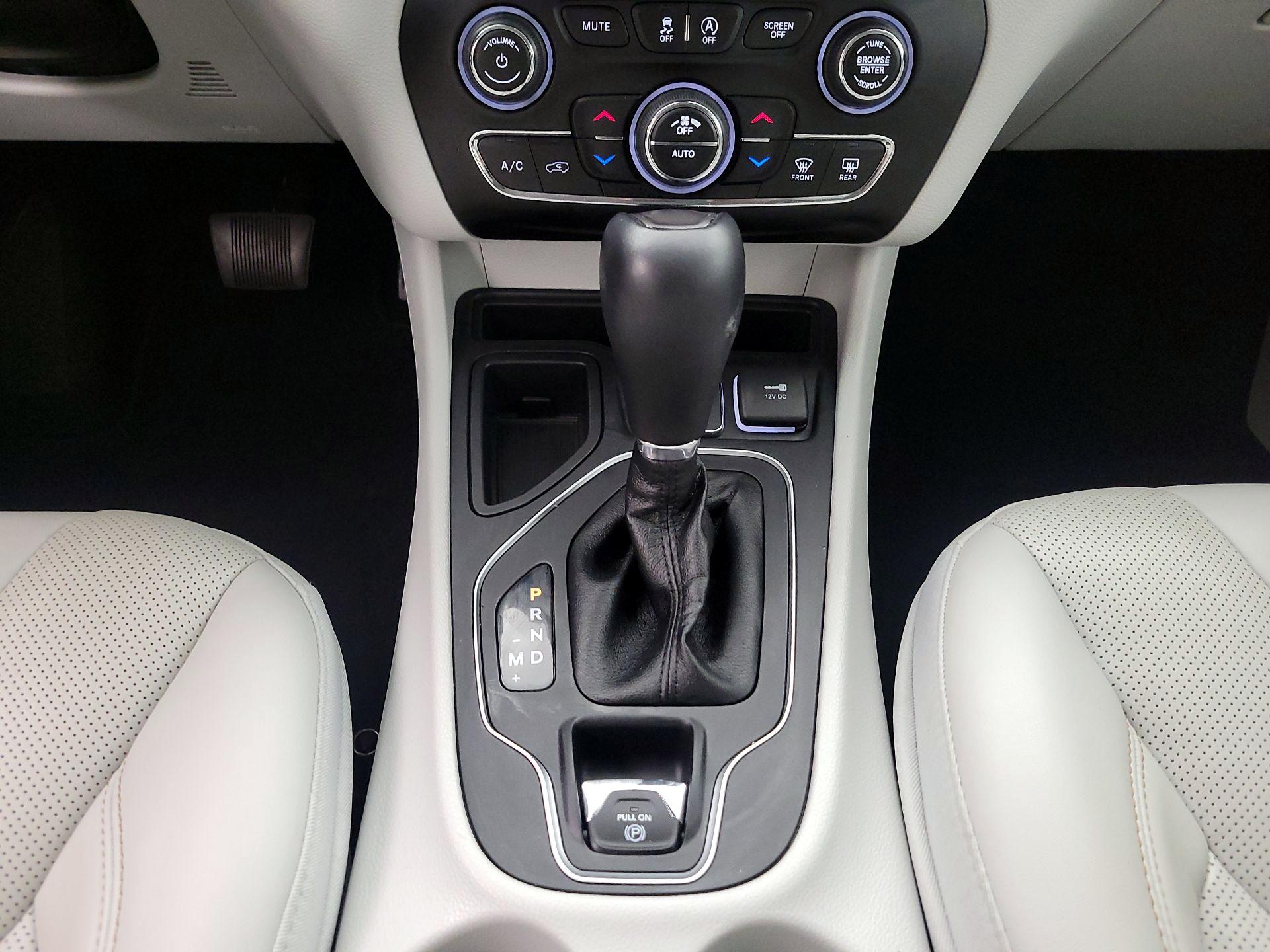 Thumbnail: 2022 Jeep Cherokee - 17