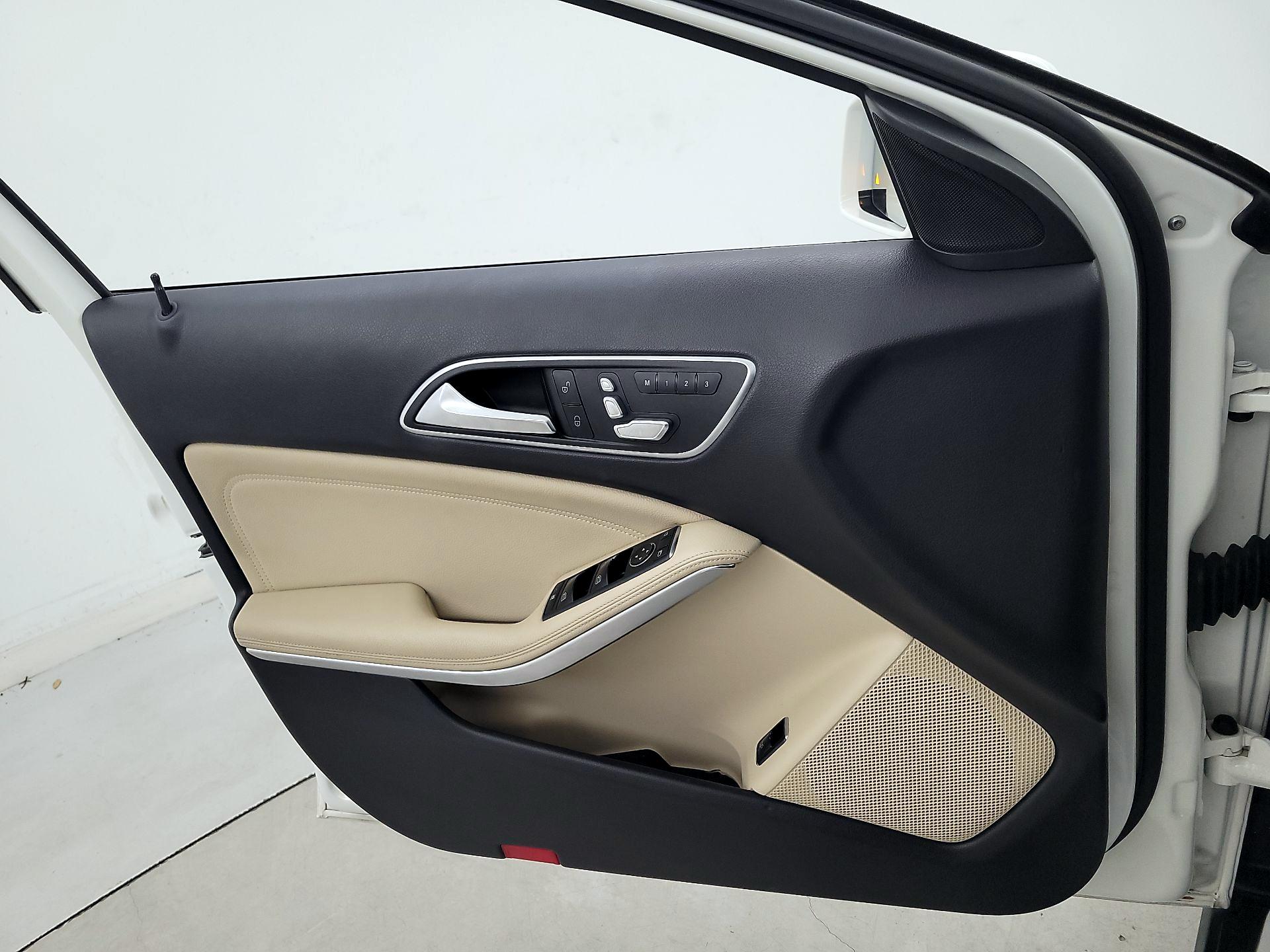 Thumbnail: 2019 Mercedes-Benz GLA - 12