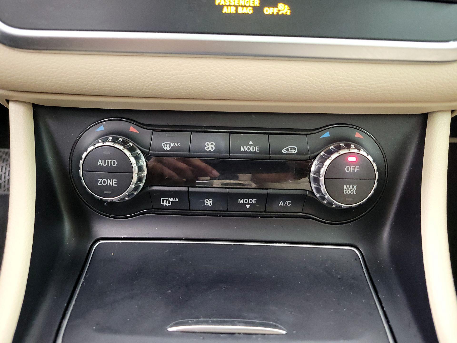 Thumbnail: 2019 Mercedes-Benz GLA - 16