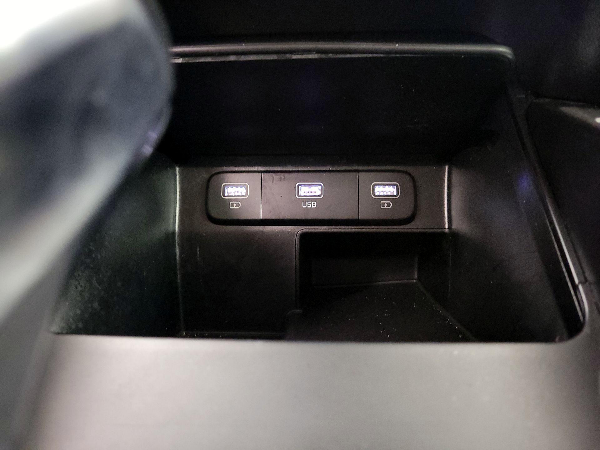 Thumbnail: 2022 Kia Sorento - 19