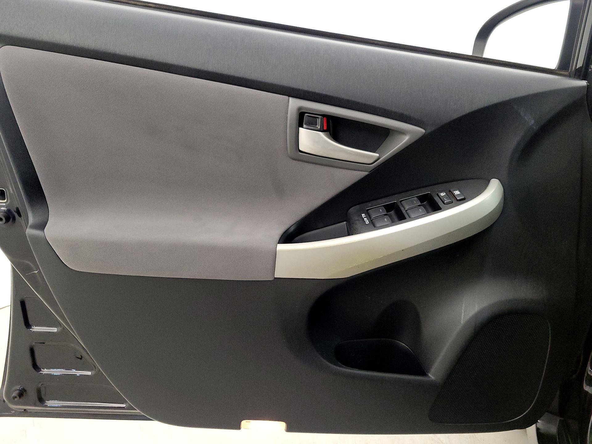 Thumbnail: 2015 Toyota Prius - 12