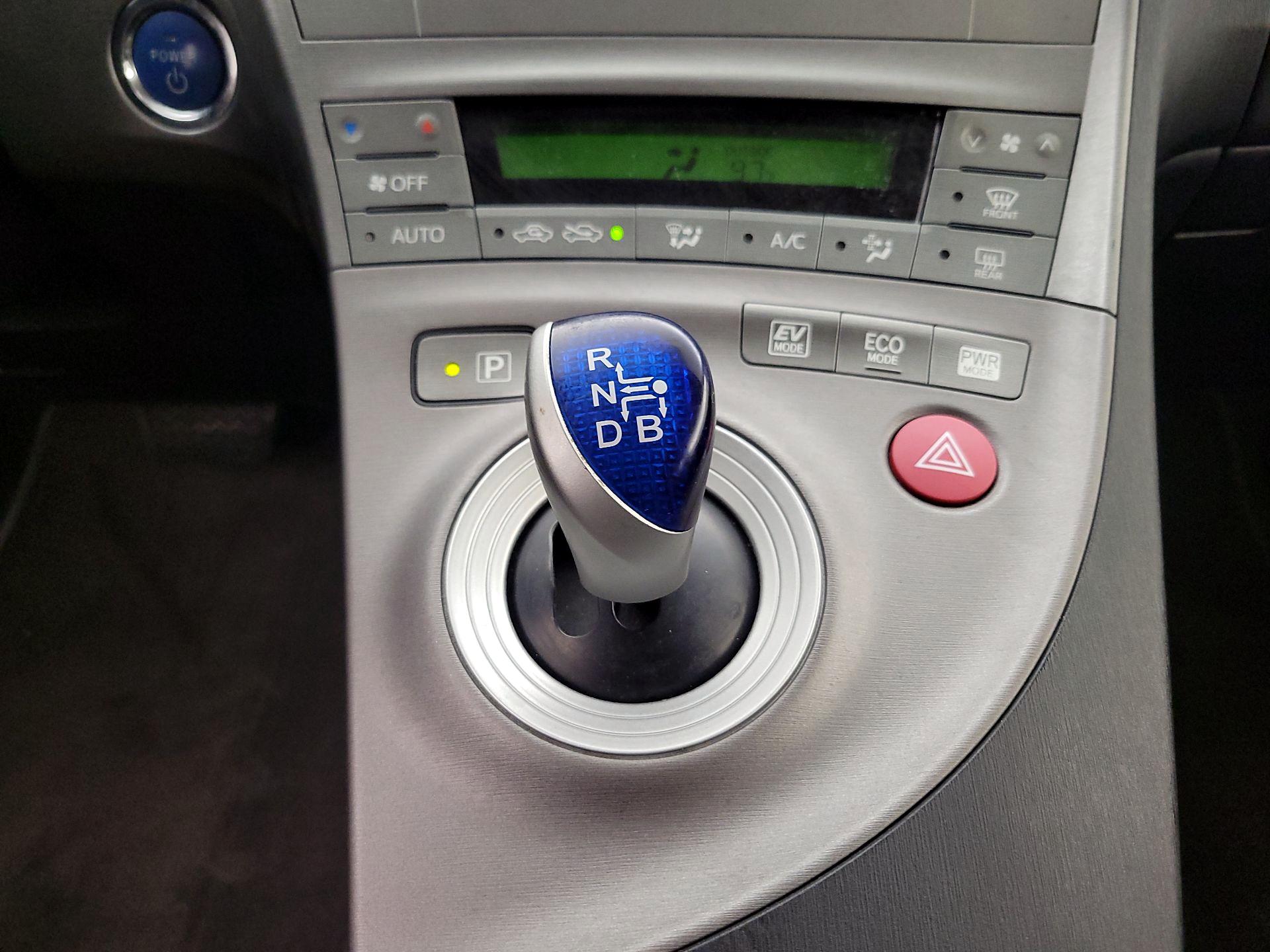 Thumbnail: 2015 Toyota Prius - 17