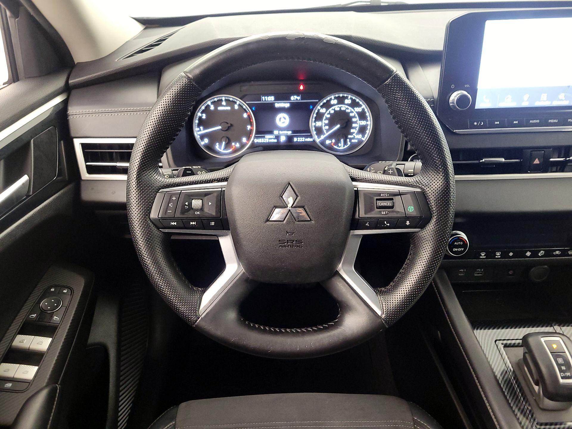 Thumbnail: 2022 Mitsubishi Outlander - 10